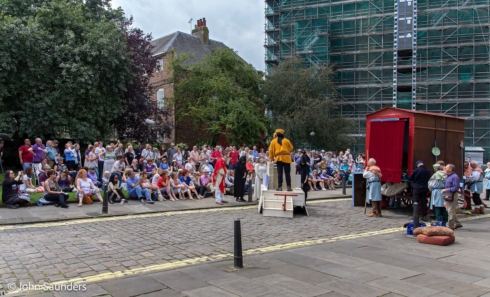 Performance, College Green