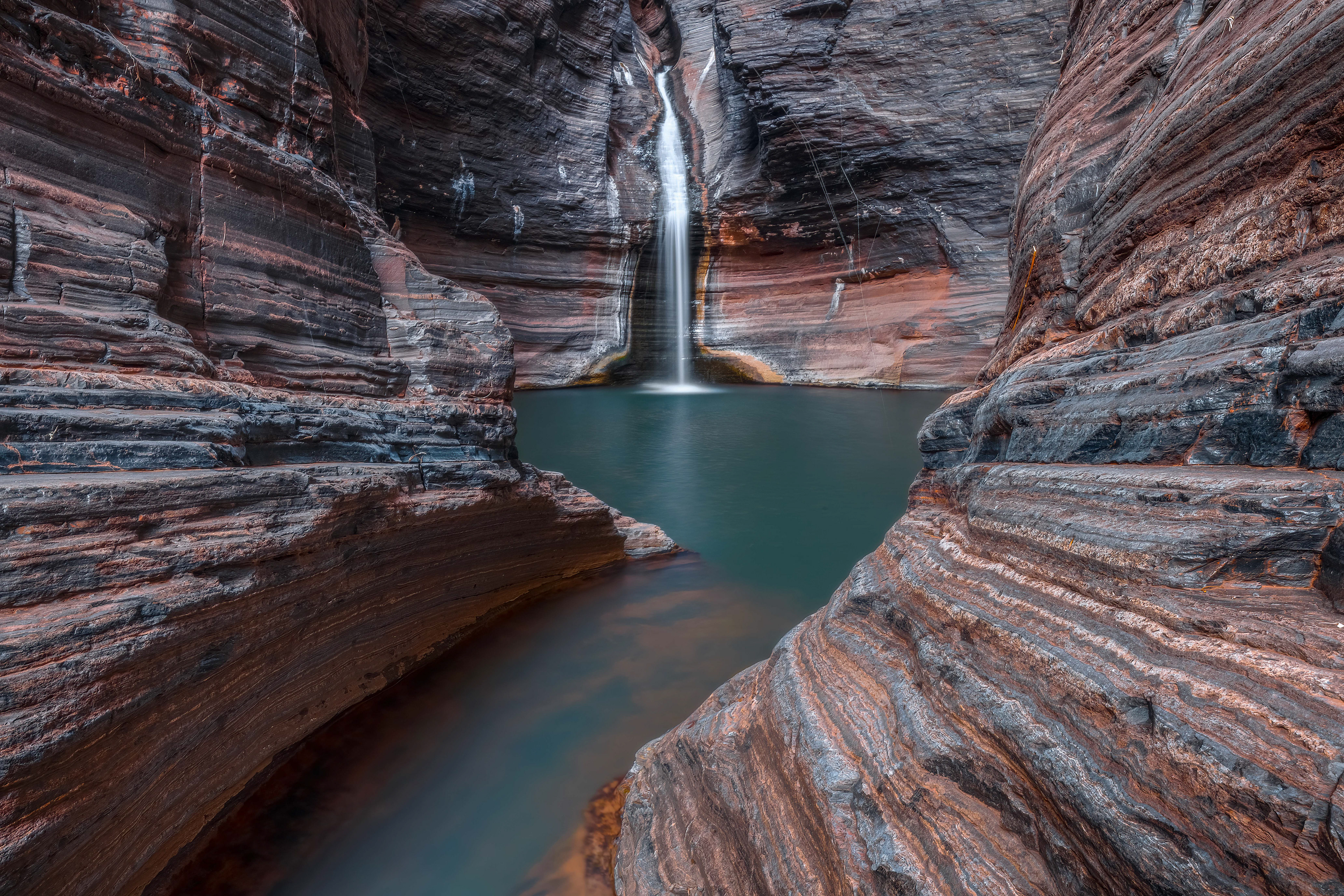 Knox Gorge Waterfall 02