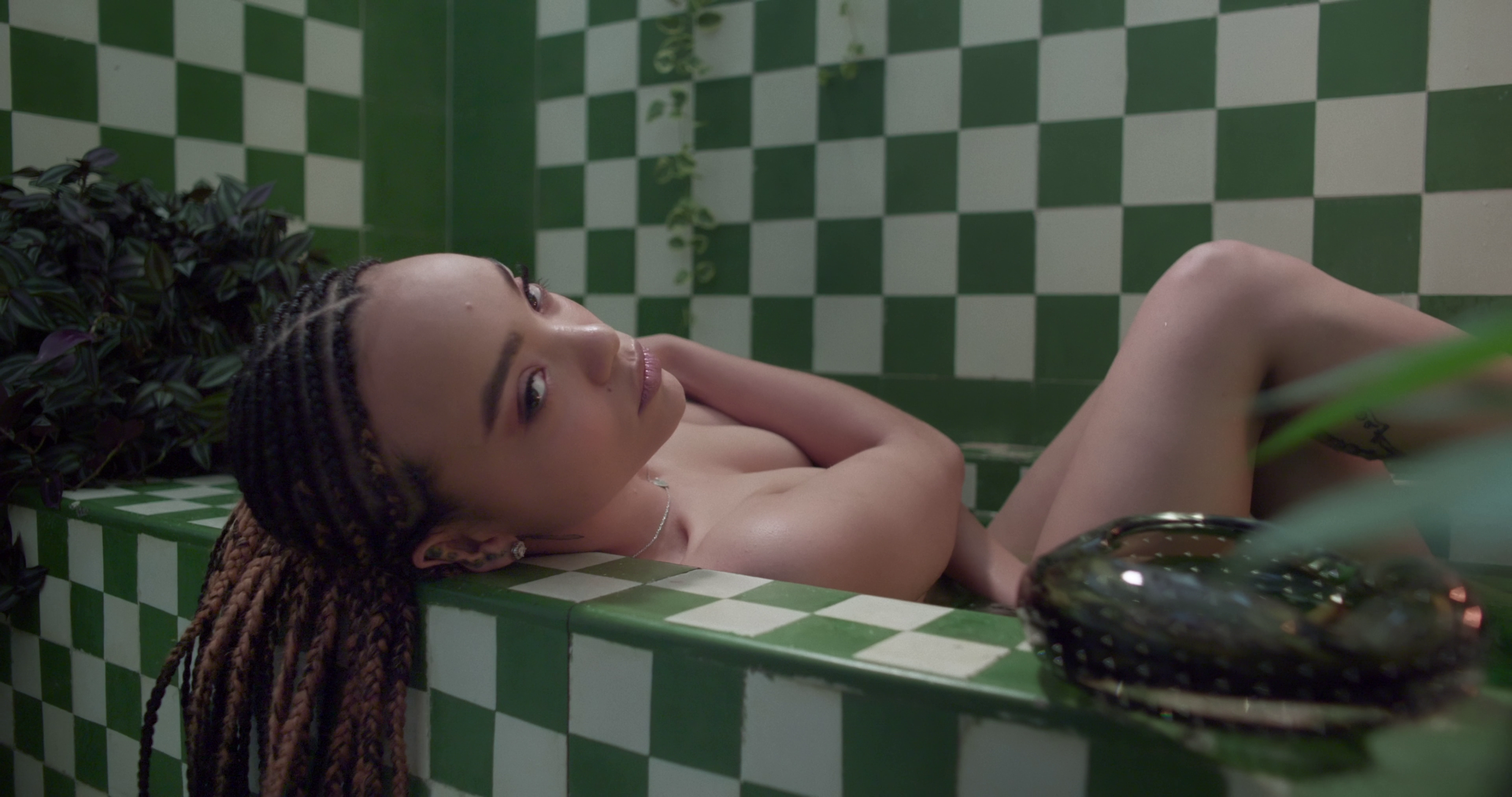 Still 01: Terrasha in the bathtub in a CU.