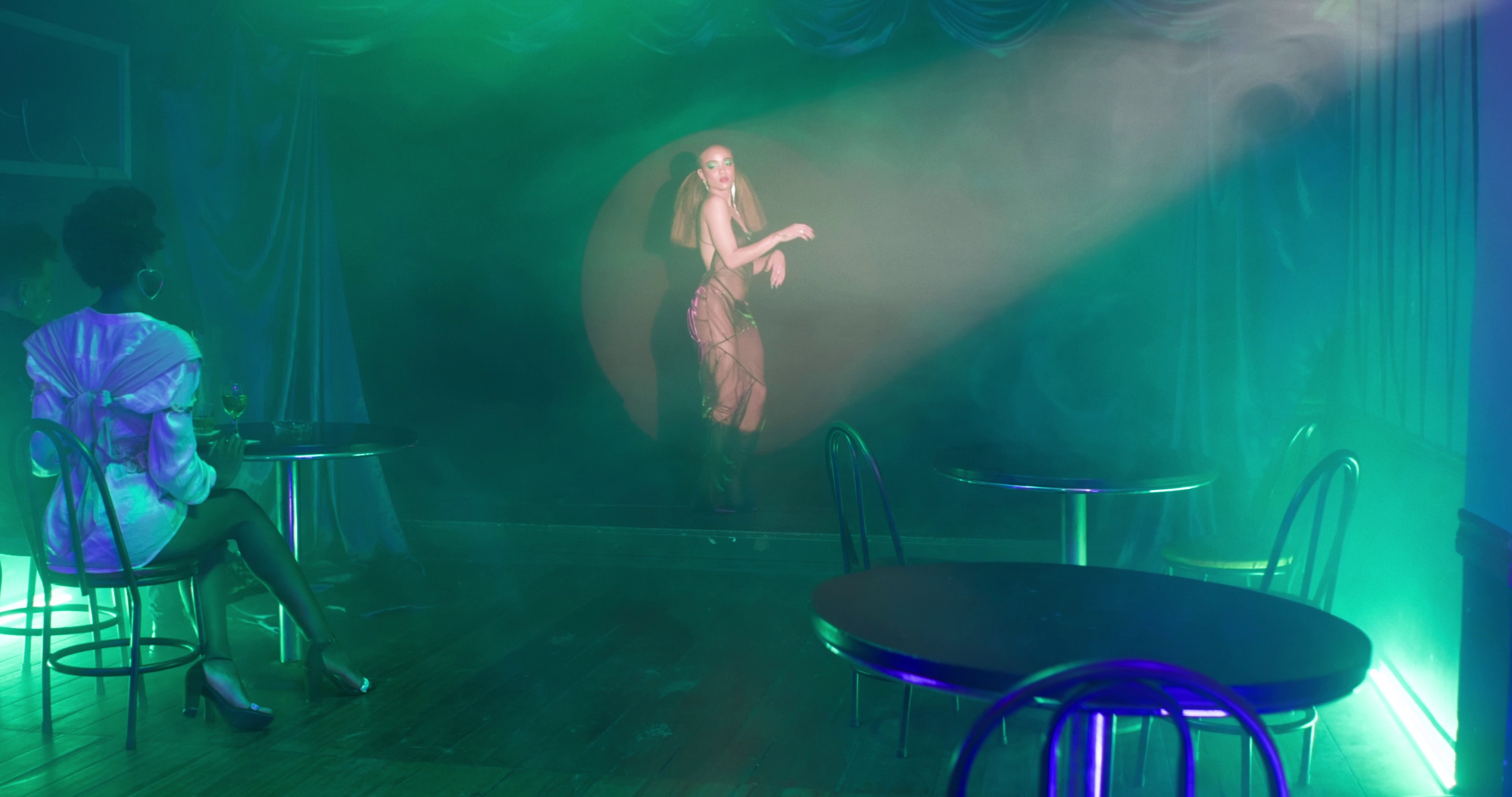 Still 03: the singer appears in a nightclub.