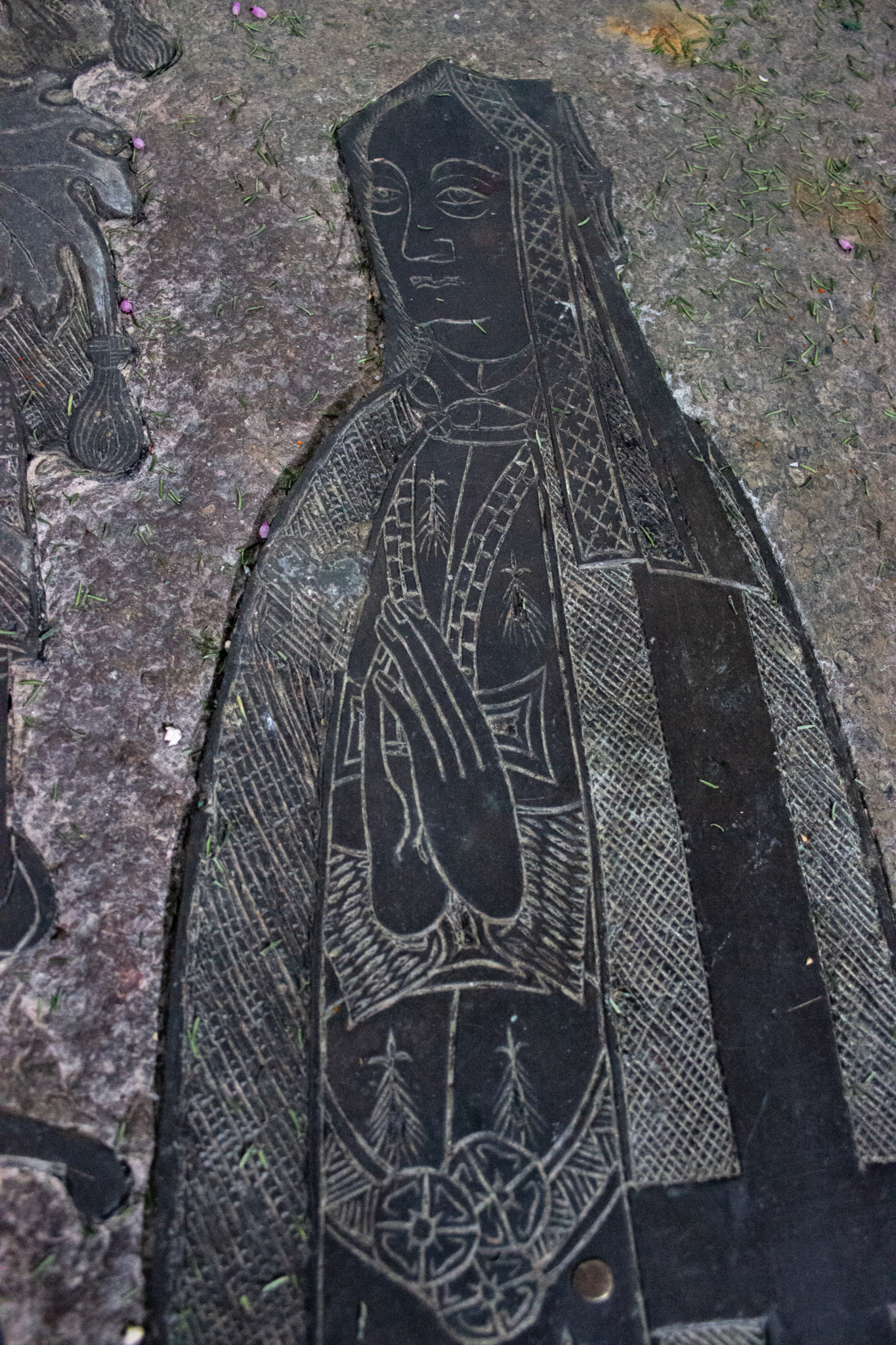 A wife of Sir Richard Fitz-Lewis