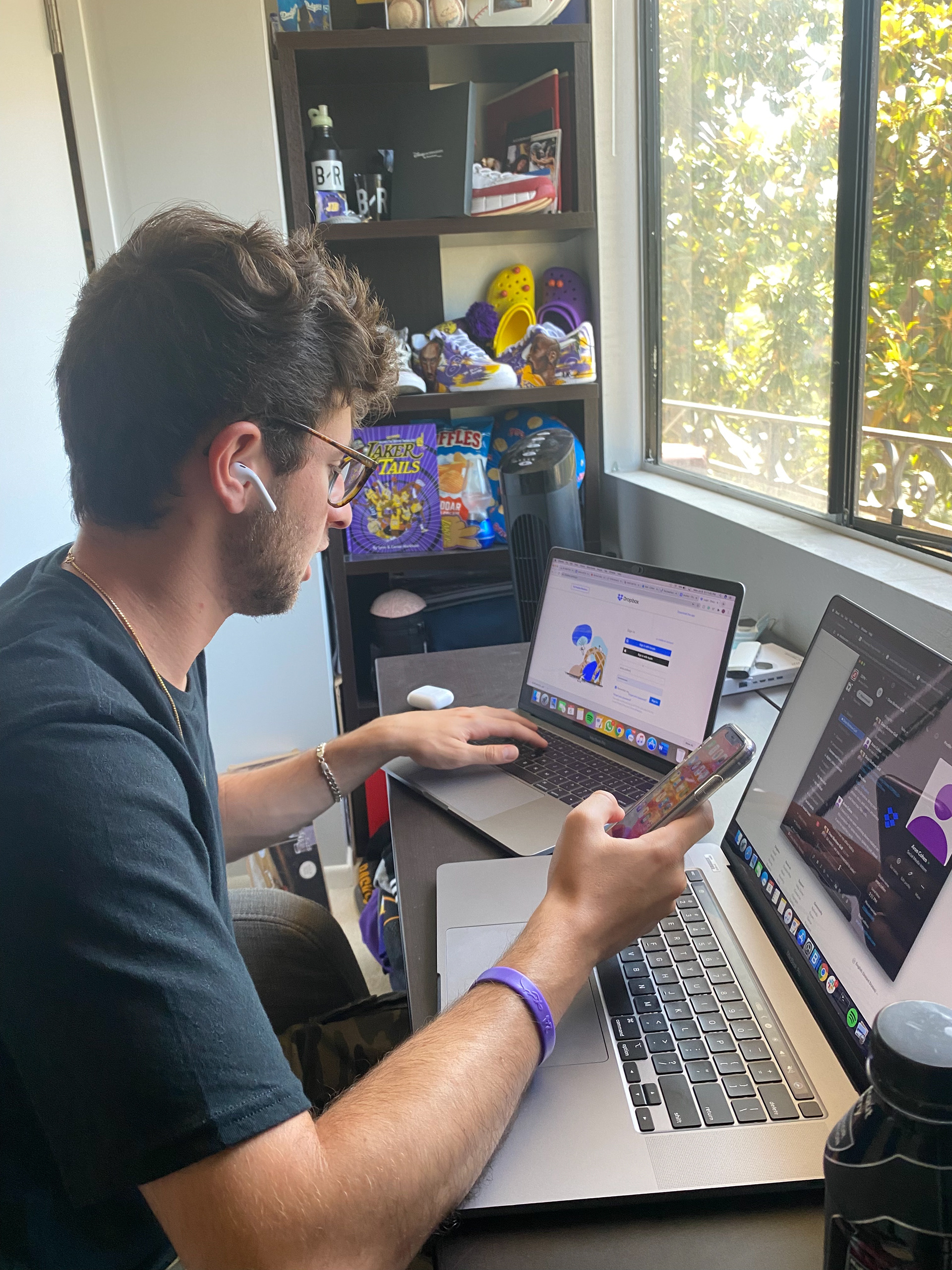 Aron's home office