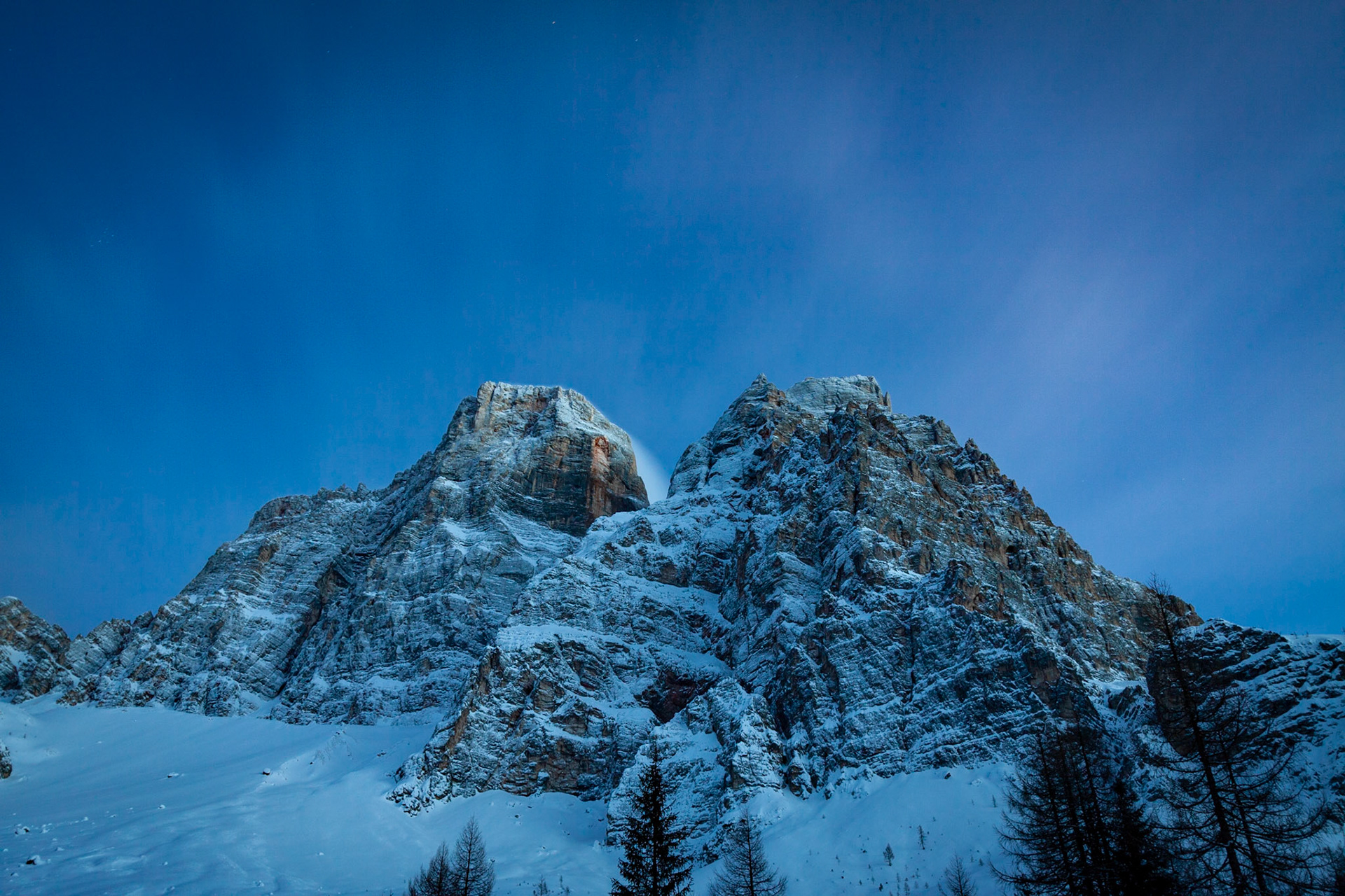 Perhaps I like the blue hour better than the sunset, which lasts until dusk.