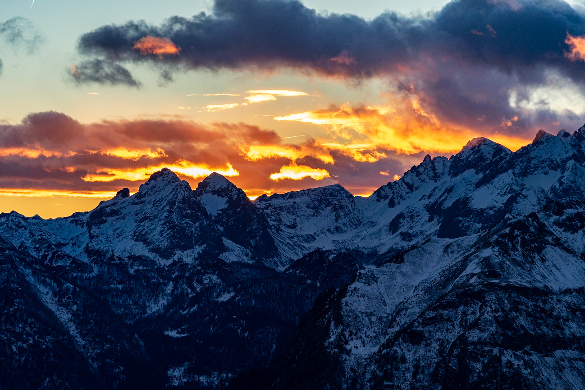 On that day, the scenery became magical just after sunset.