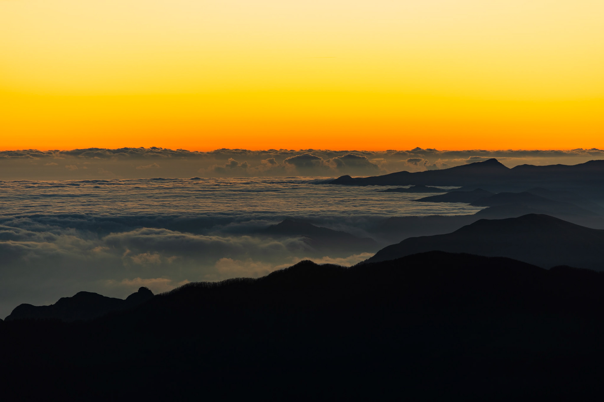 Taken from Corno alle Scale, a sea of clouds over the Apuan Alps.