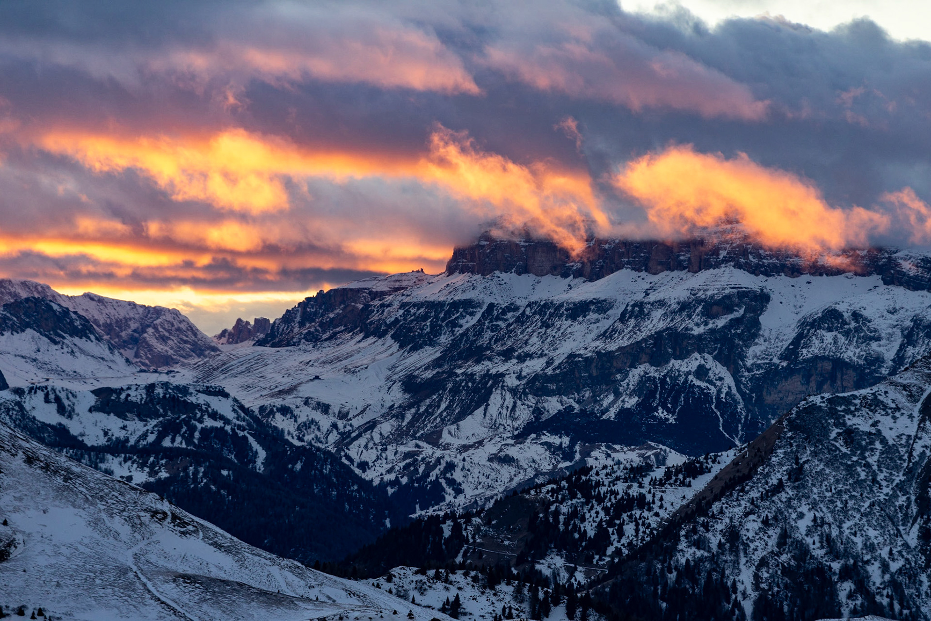 On that day, the scenery became magical just after sunset.