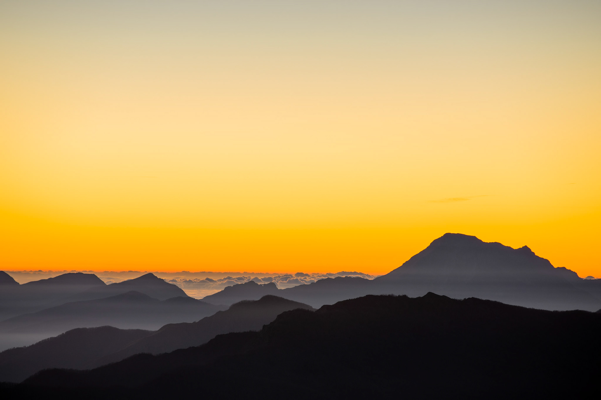 Taken from Corno alle Scale, a sea of clouds over the Apuan Alps.