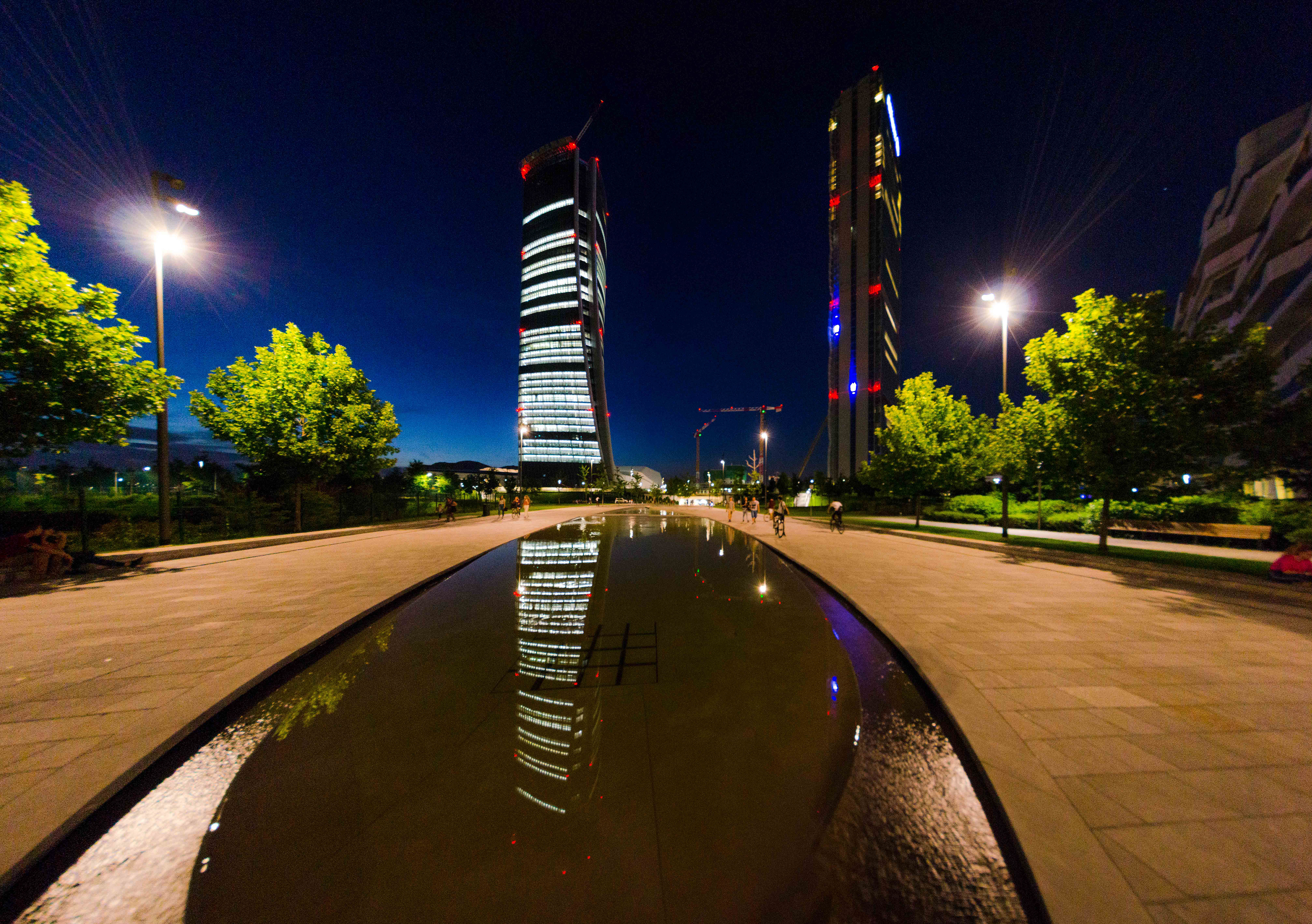 Piazza Tre Torri - Milano - Italia