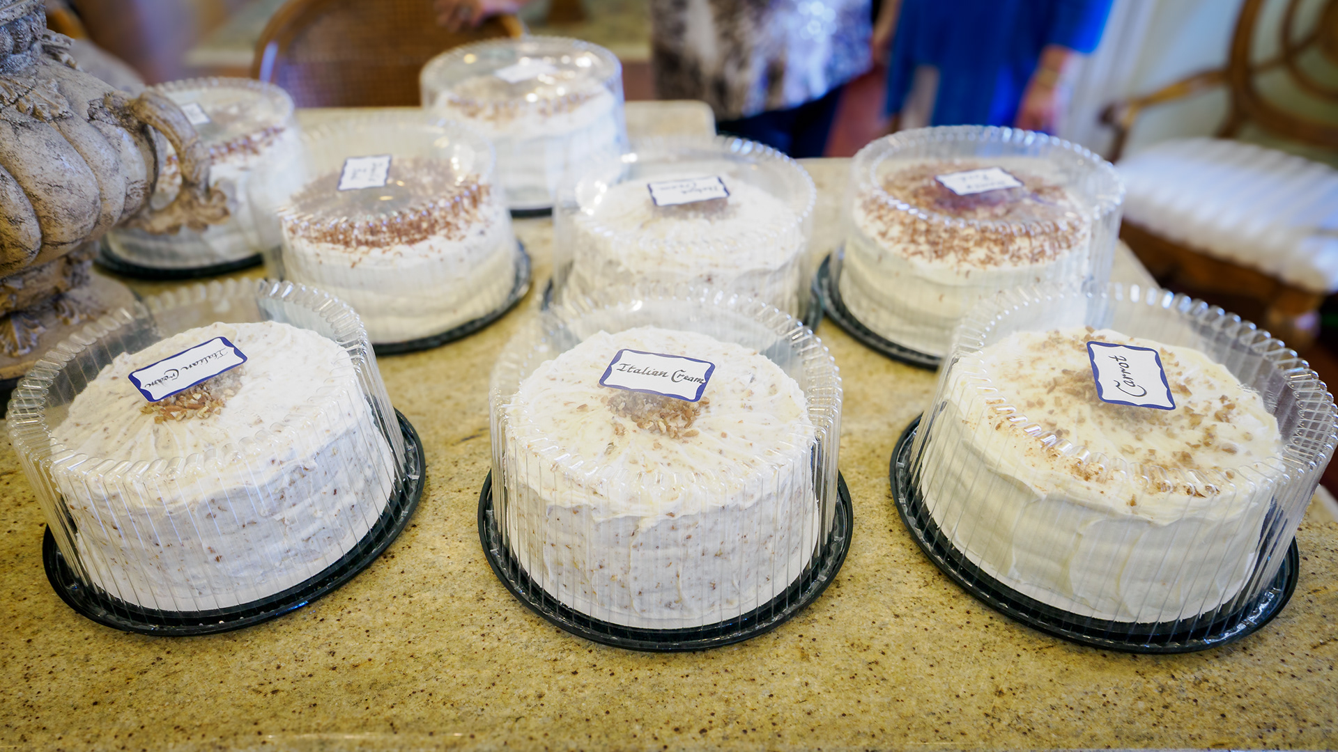 PAT HILL WHITE - CAKES