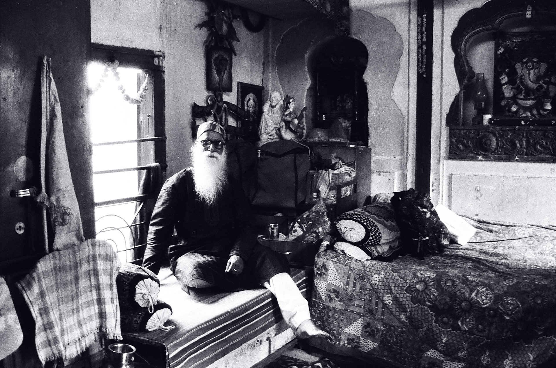 Old Pune, 2014, Suresh Lonkar, is dedicated his whole life to make & teach the Nagara - Tabla - Dholki - Ghumat - Taal