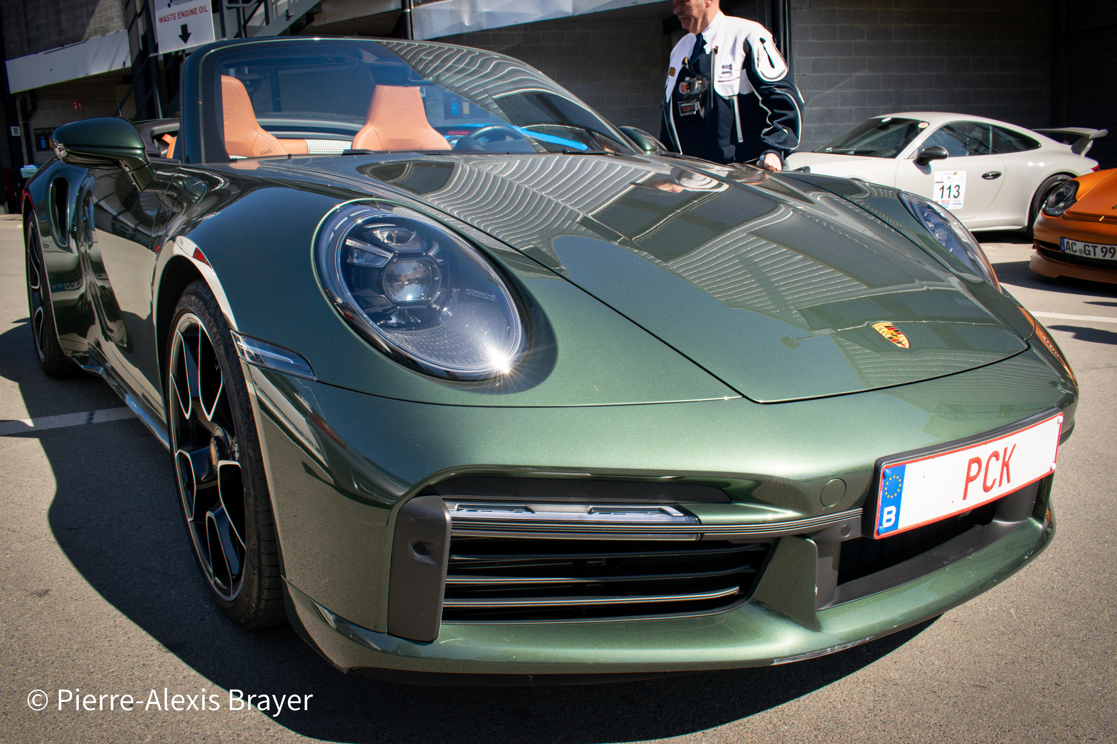 Ma voiture préférée de tout le week-end, son design et sa couleur sont très originales