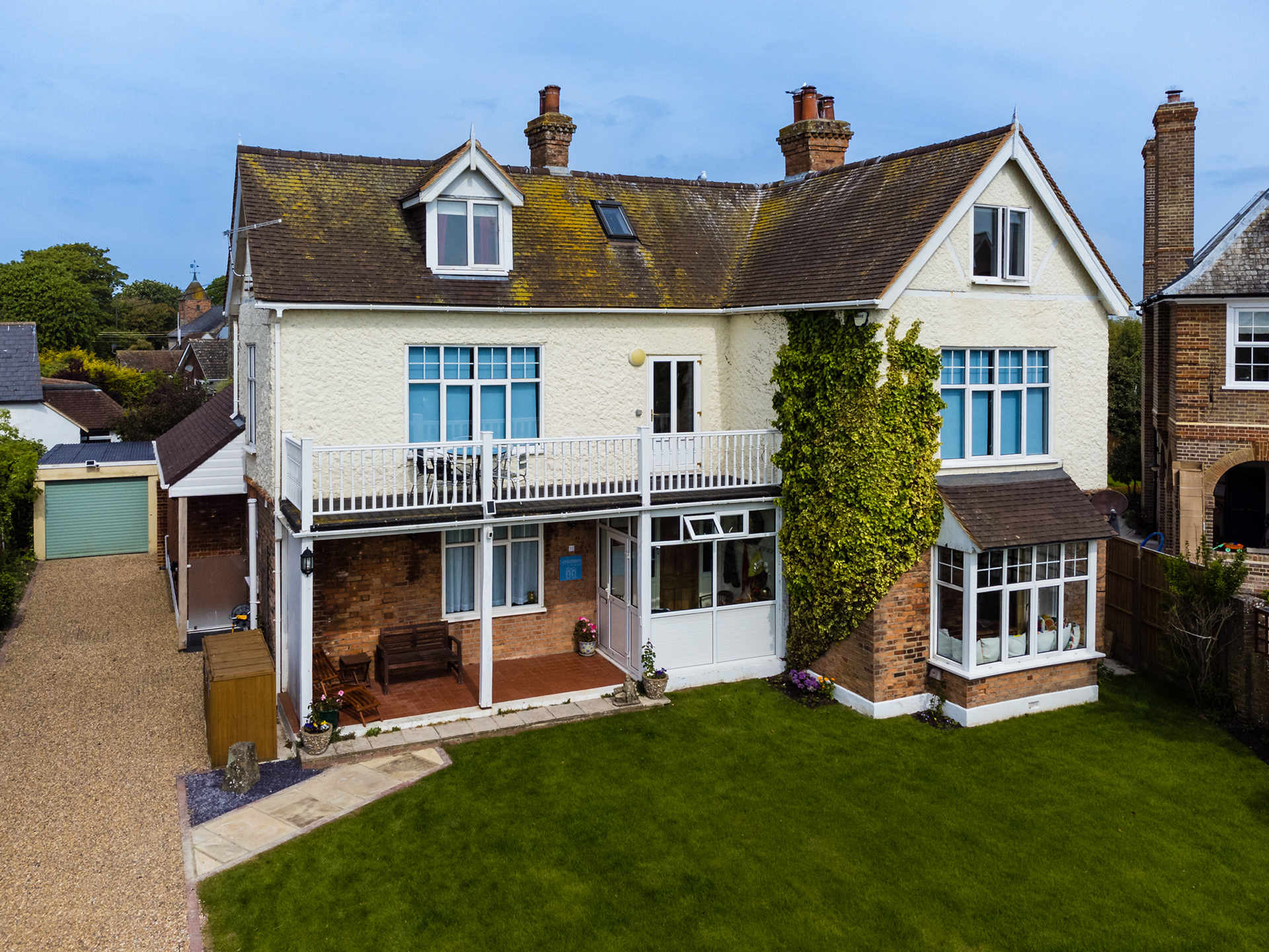 Springhaven is a period property on the beach in Kent, England. Available to rent for up to 11 guests.