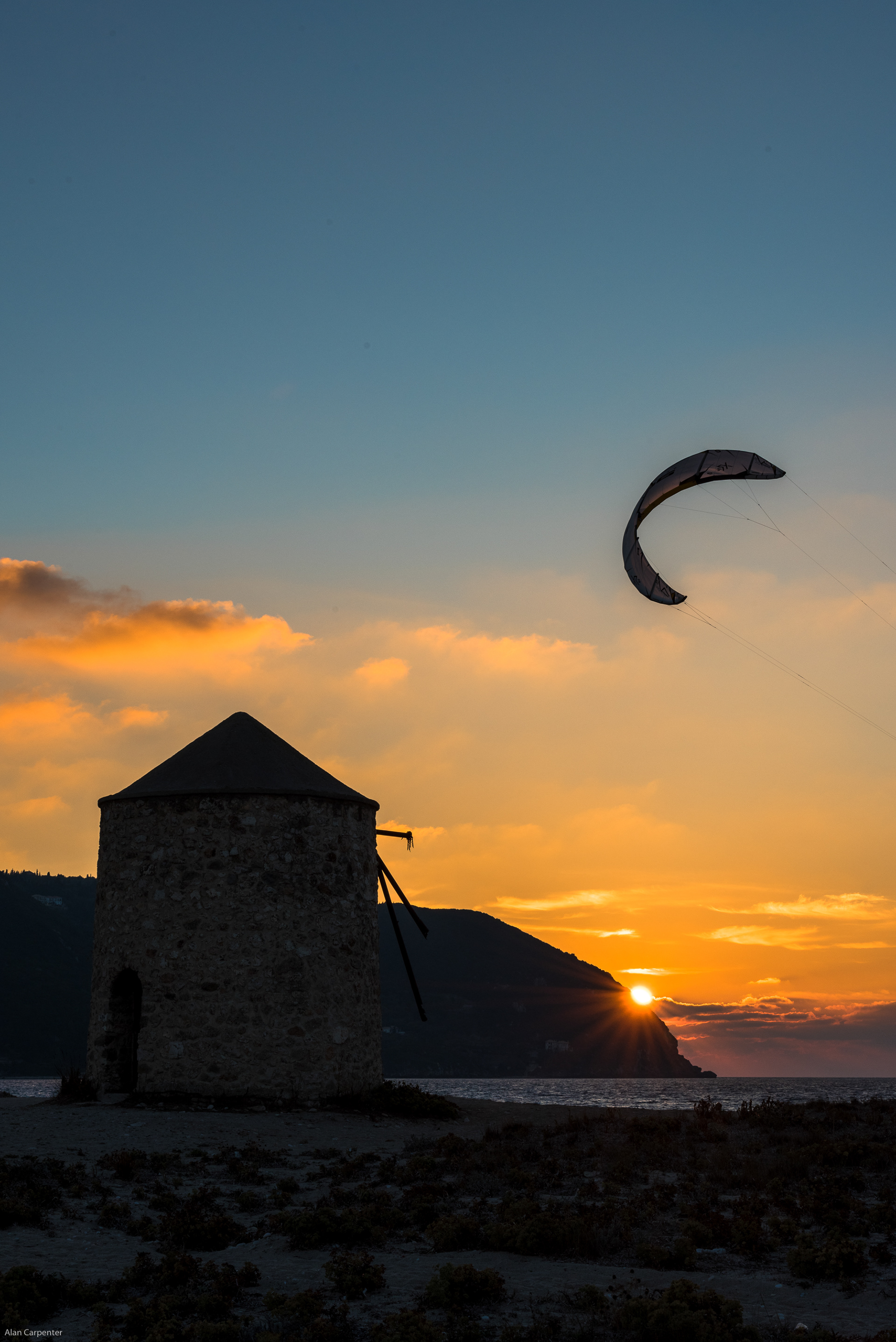 Kitesurfing at Gyra