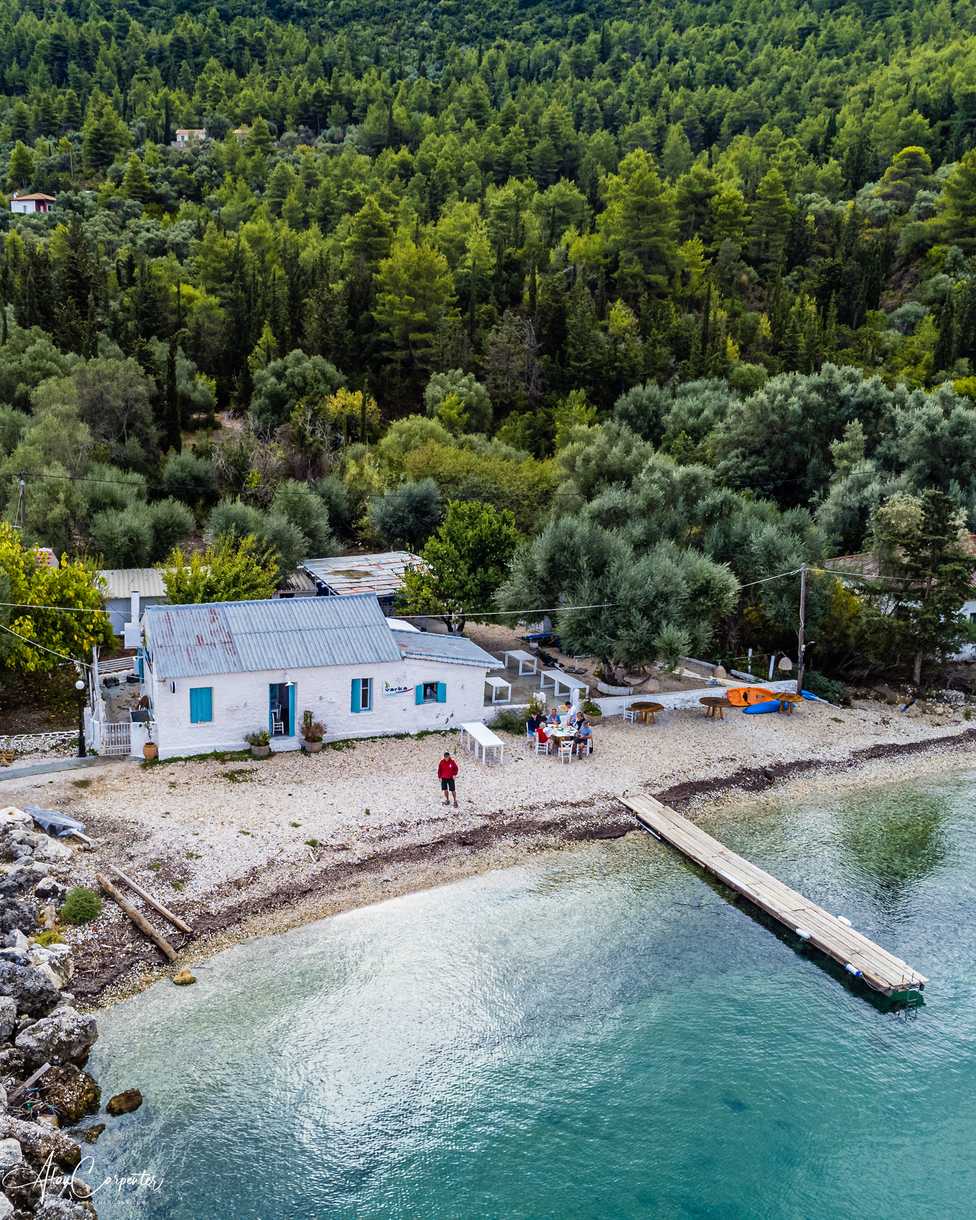 A must-stop on a family RIB day from Lefkada, Varka Taverna sits right on the beach on nearby Kalamos. Fresh fish, Ionian views, and the relaxed rhythm of Greek island life — this is what holidays are made for!