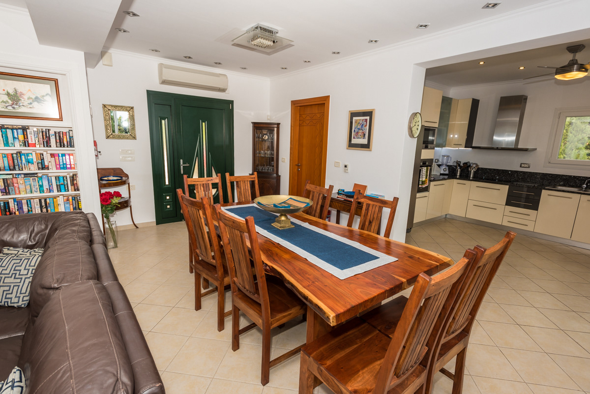 Dining area beside the kitchen — share laughter, food, and holiday stories around the table (on the odd chance you're not eating on the terrace)