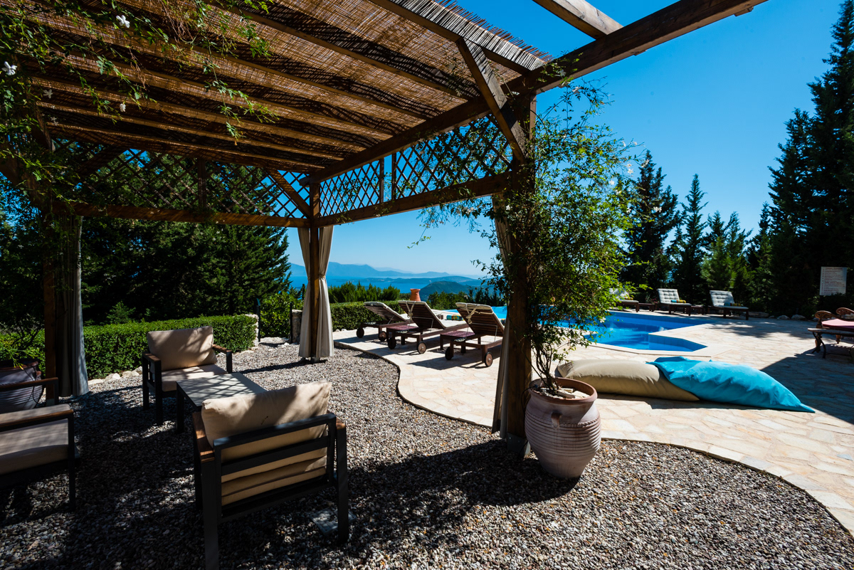 Pool terrace & pergola