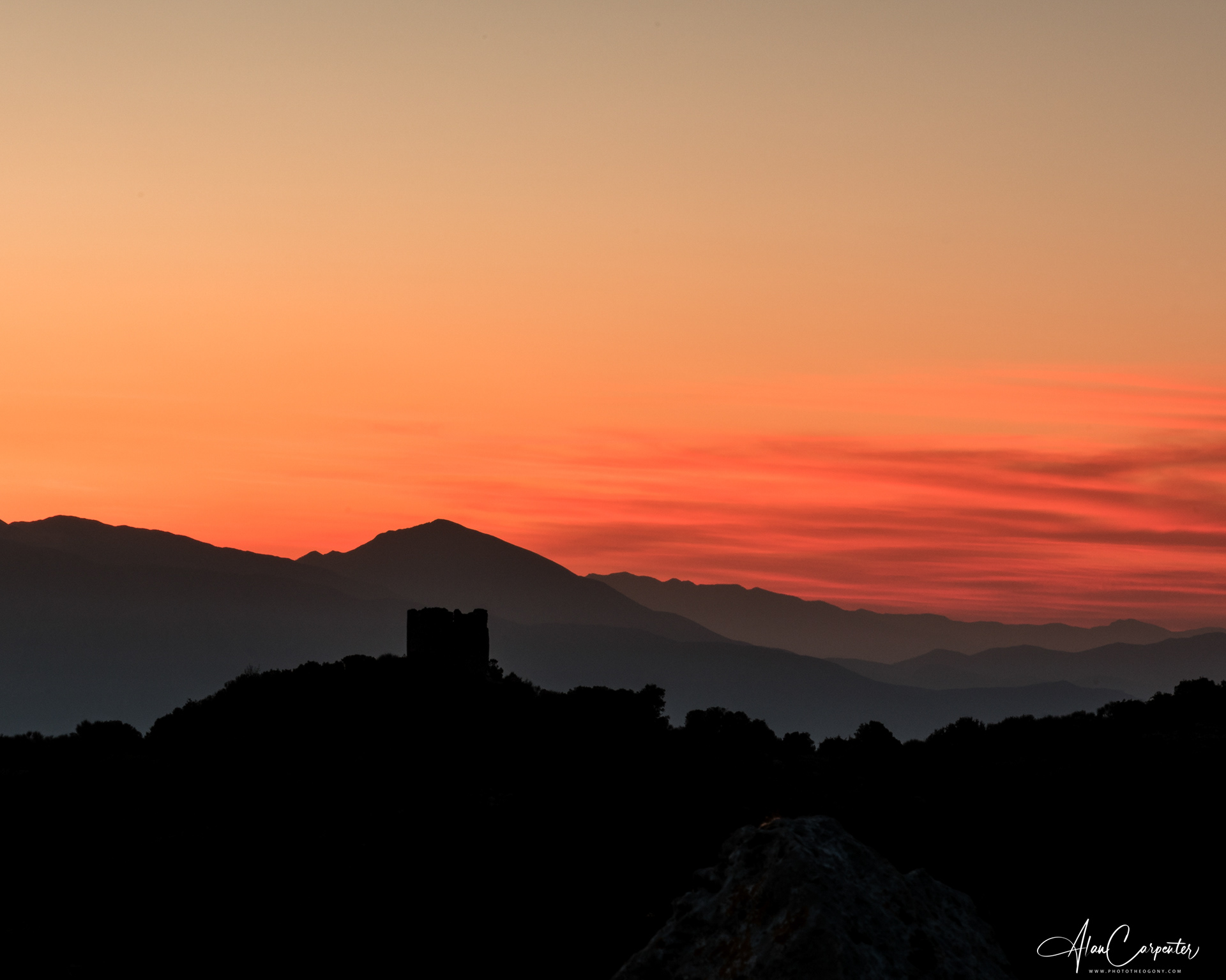 For an early family adventure, head up to Agios Donatos. Watch the sun rise behind the ancient windmills and see Lefkada’s mountains glow — a moment that feels miles away from the bustle of the coast