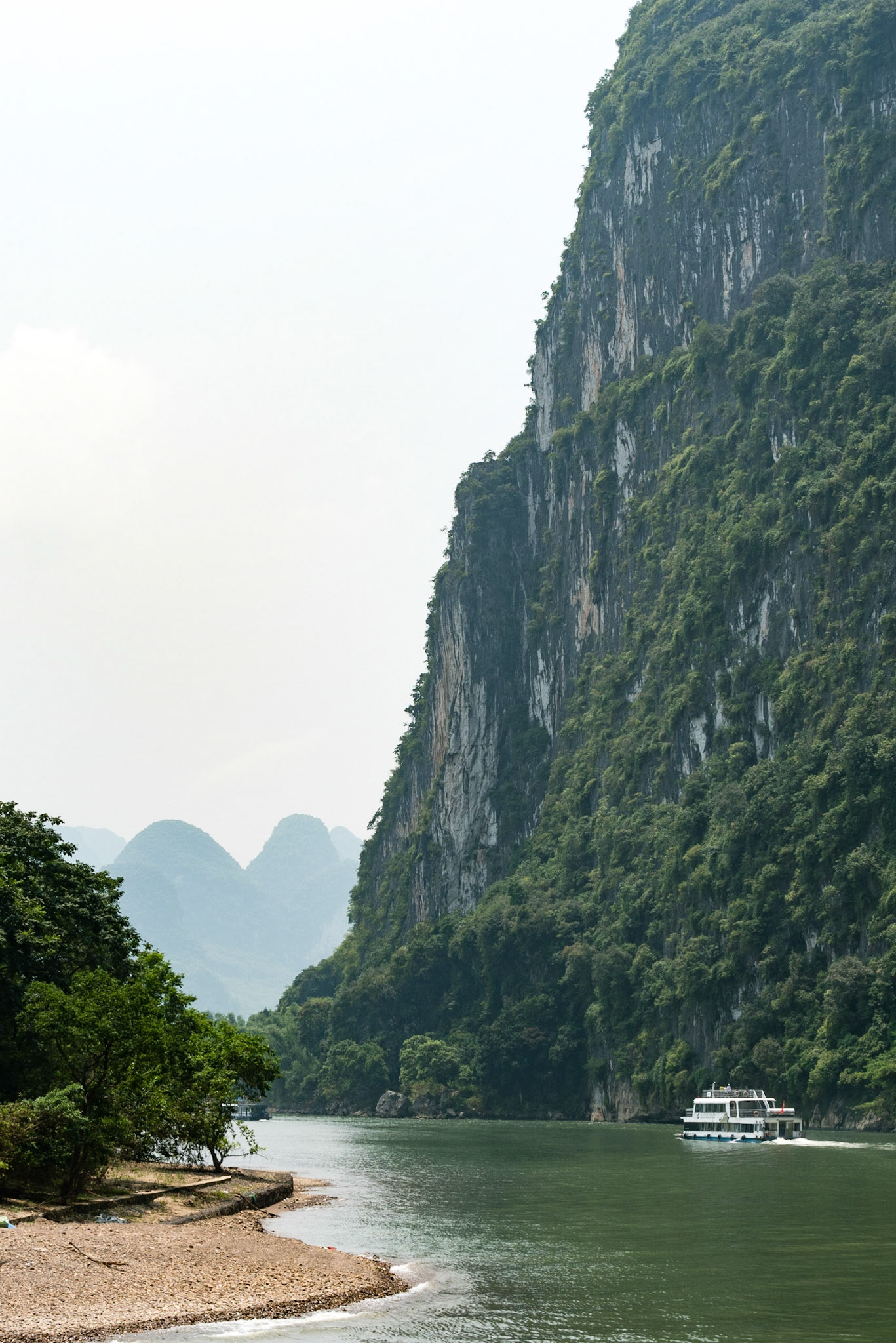 Cruising up the Li river to Guilin
