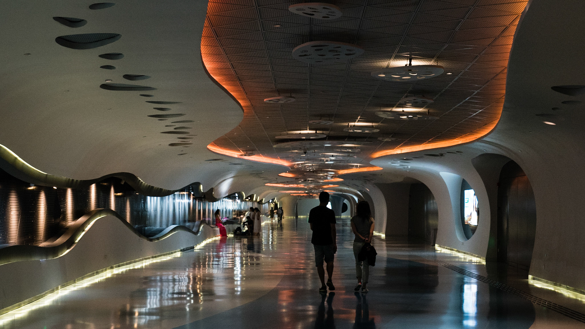 Undulating tunnel