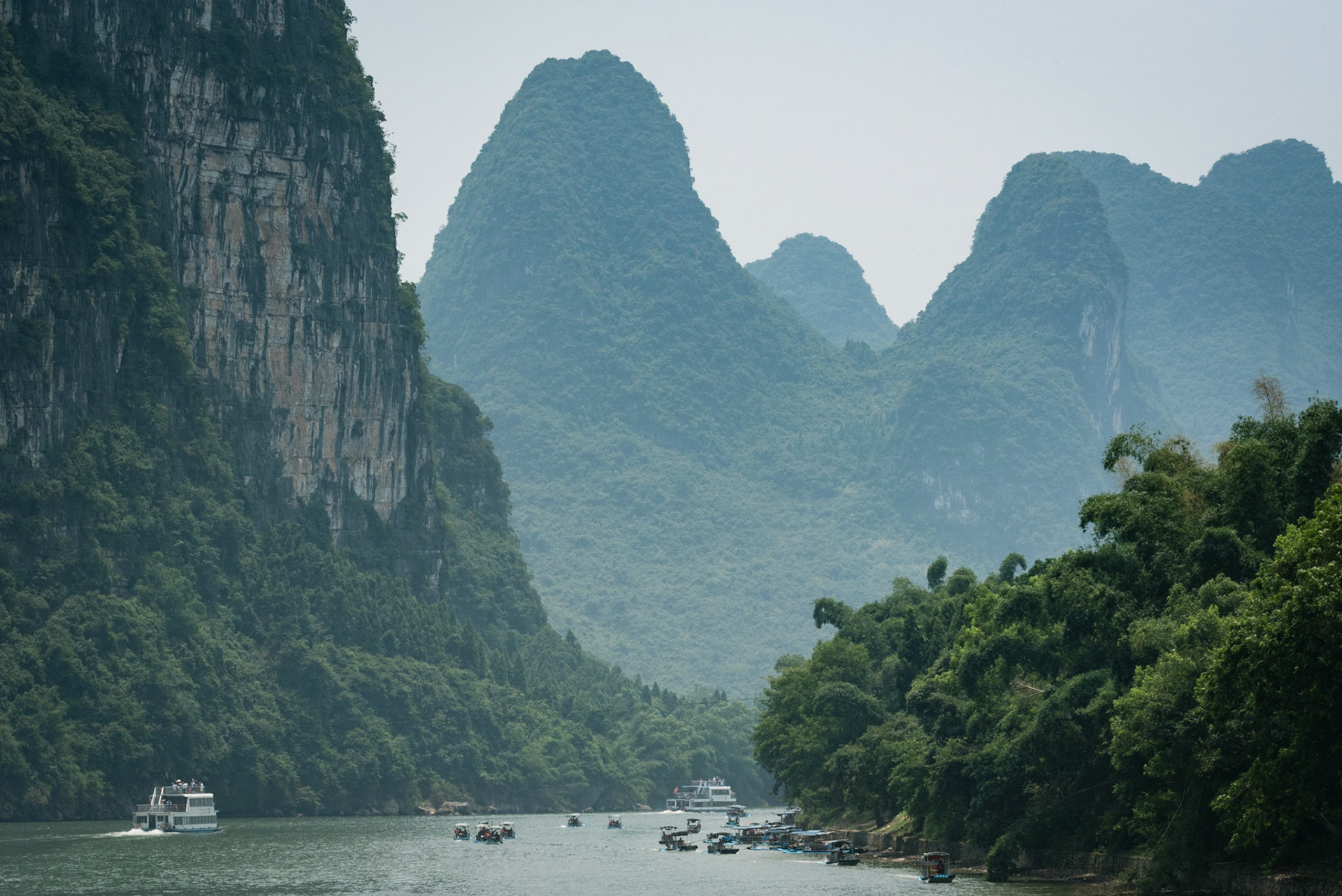Cruising up the Li river to Guilin