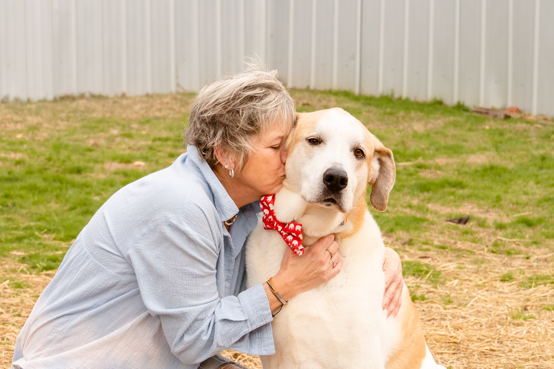 Pet owner gives her fur baby a kiss