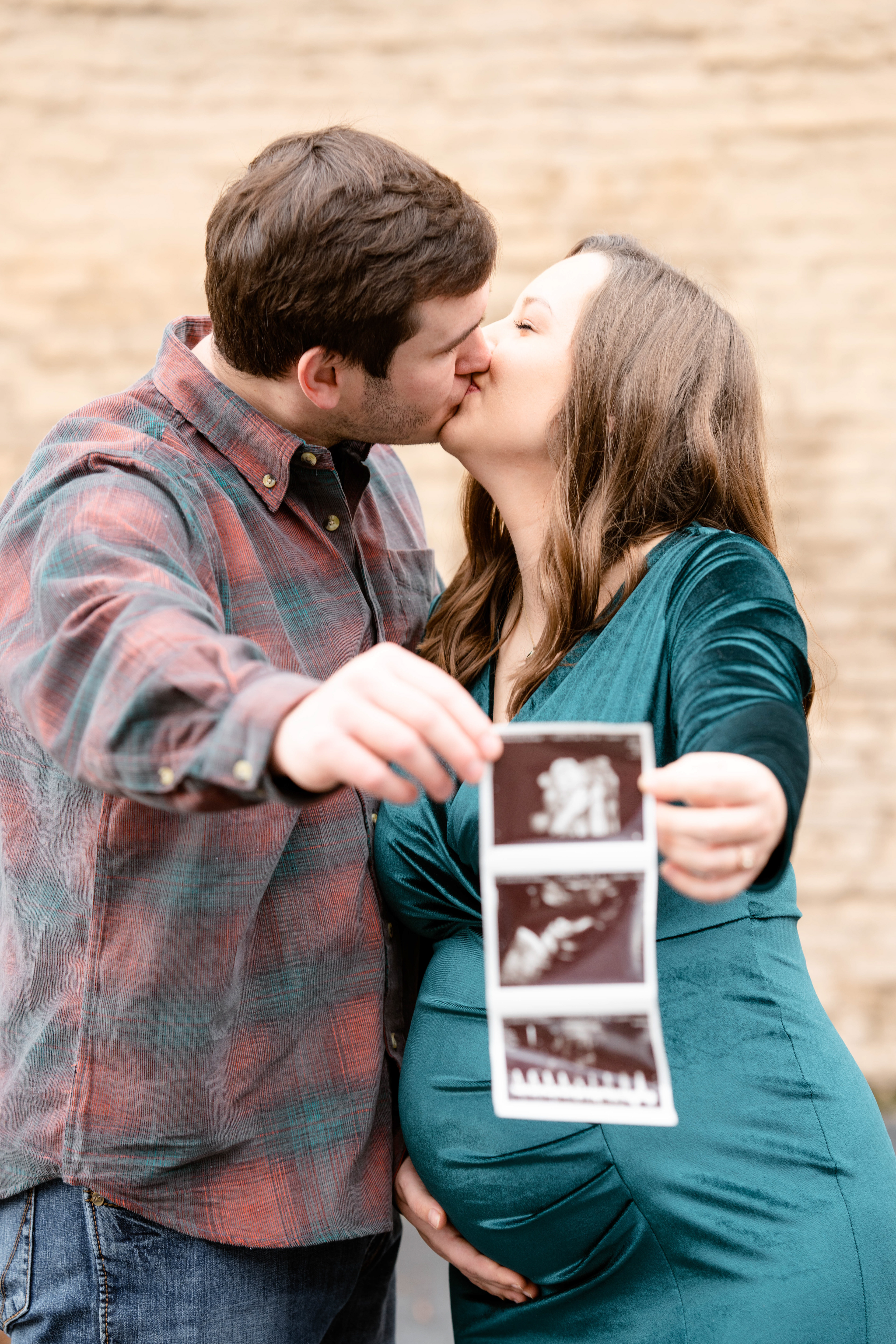 Couple shows sonogram in maternity photo