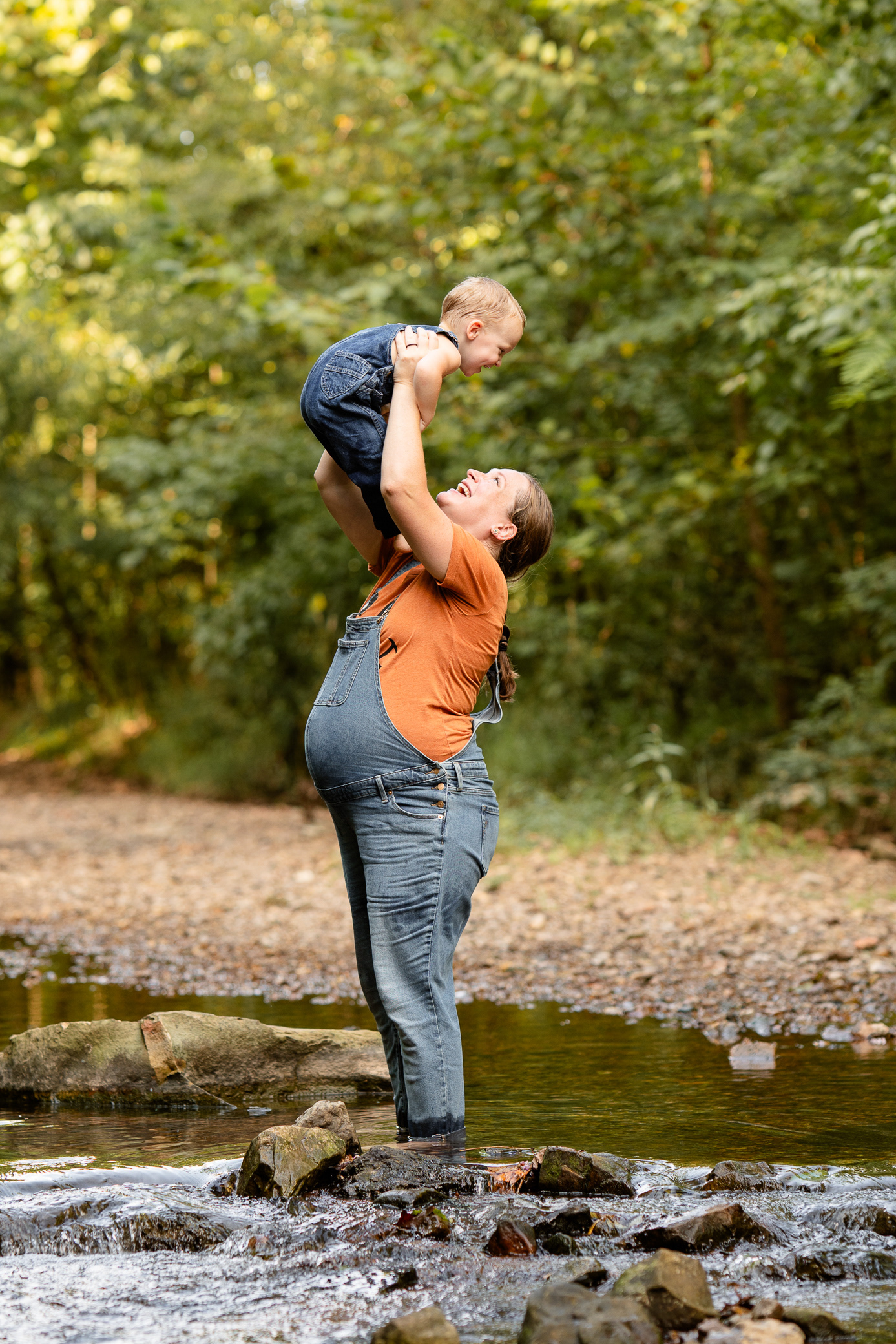 Sweet Maternity picture with toddler