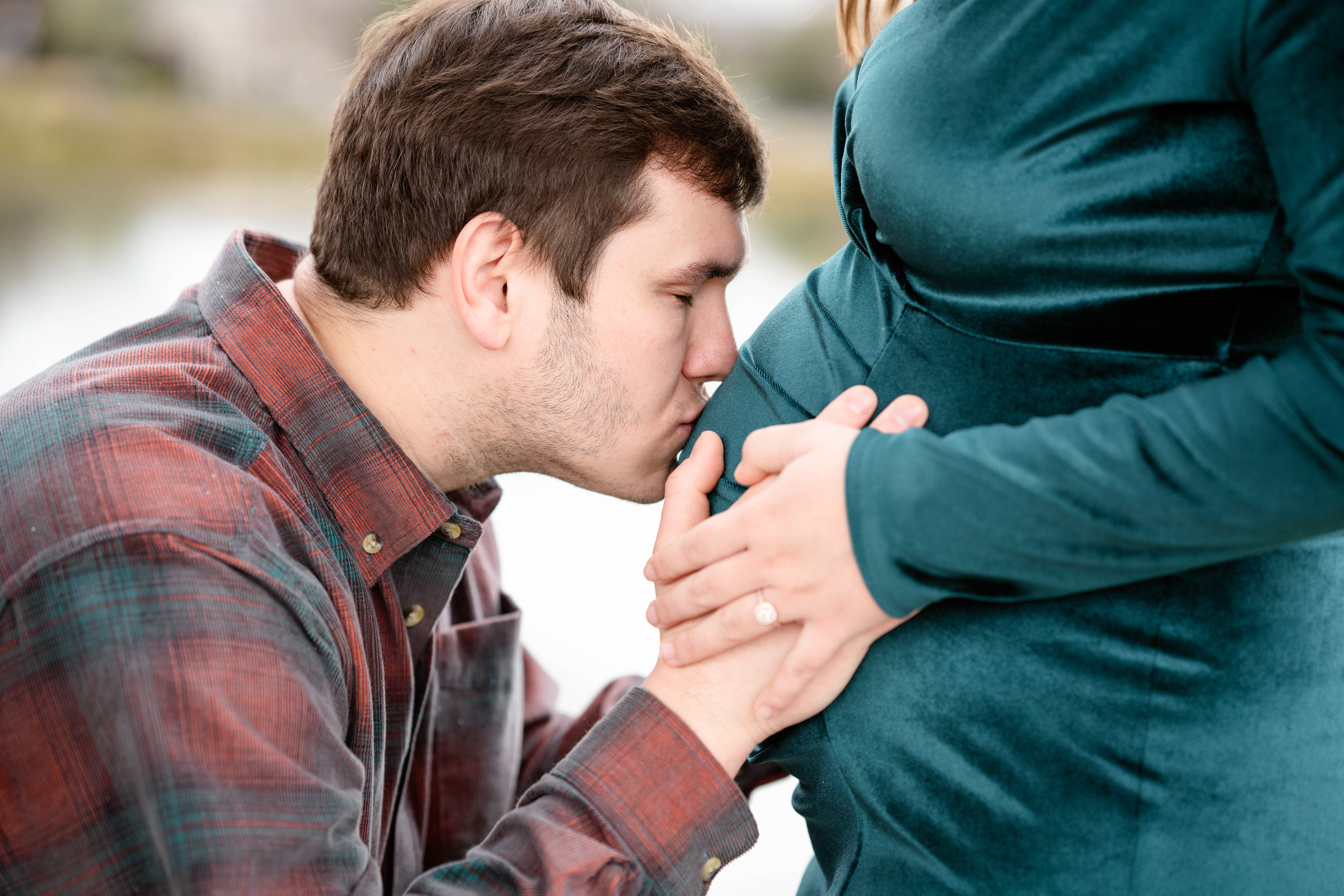 Soon-to-be Dad kisses his daughter