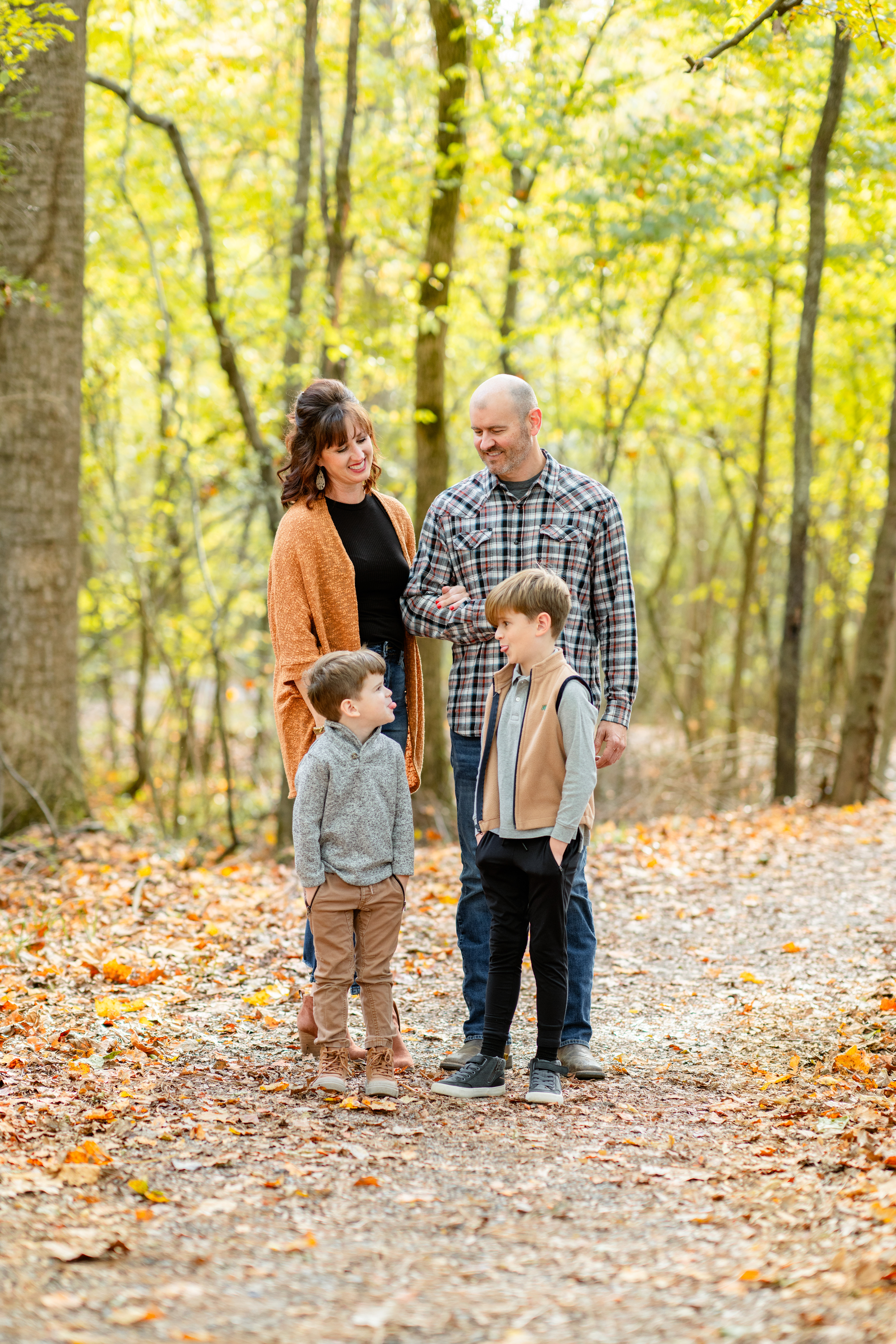 Fall family photo in woods
