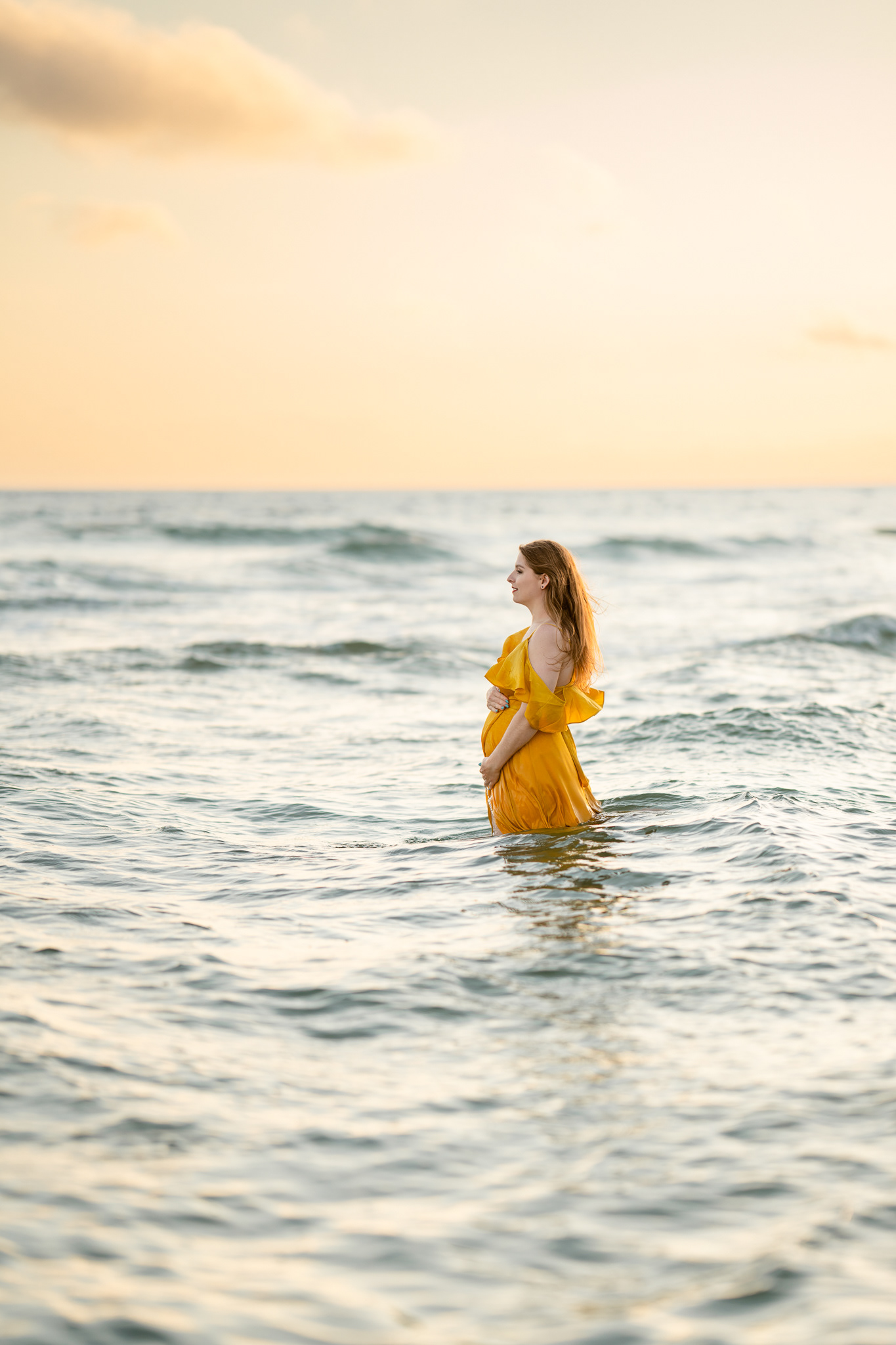 Maternity photo in the ocean