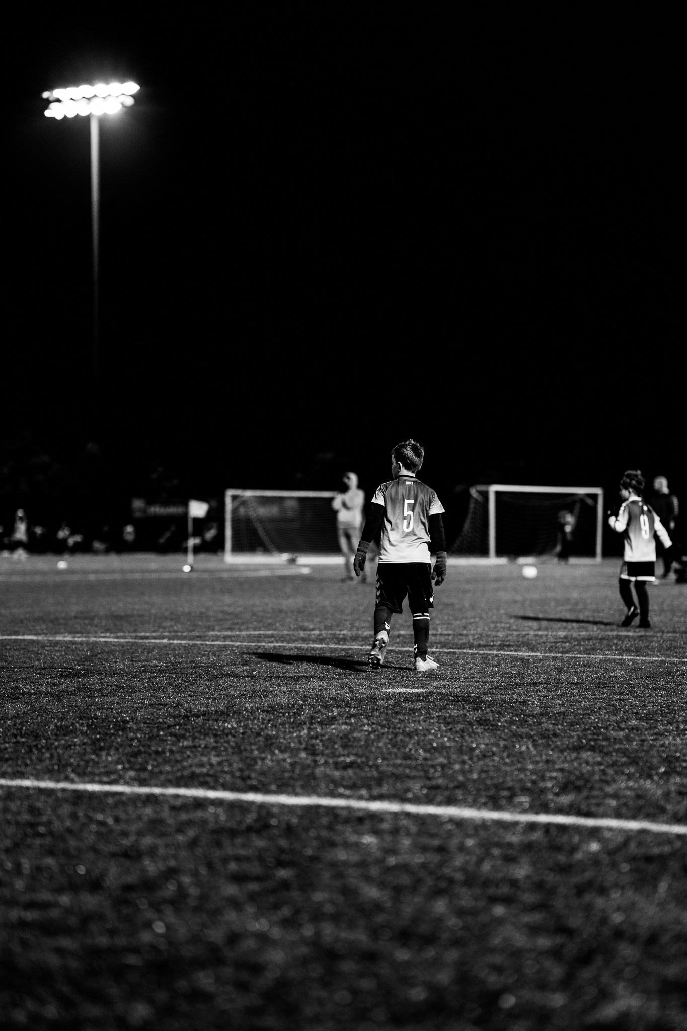 Defense soccer player watching the ball