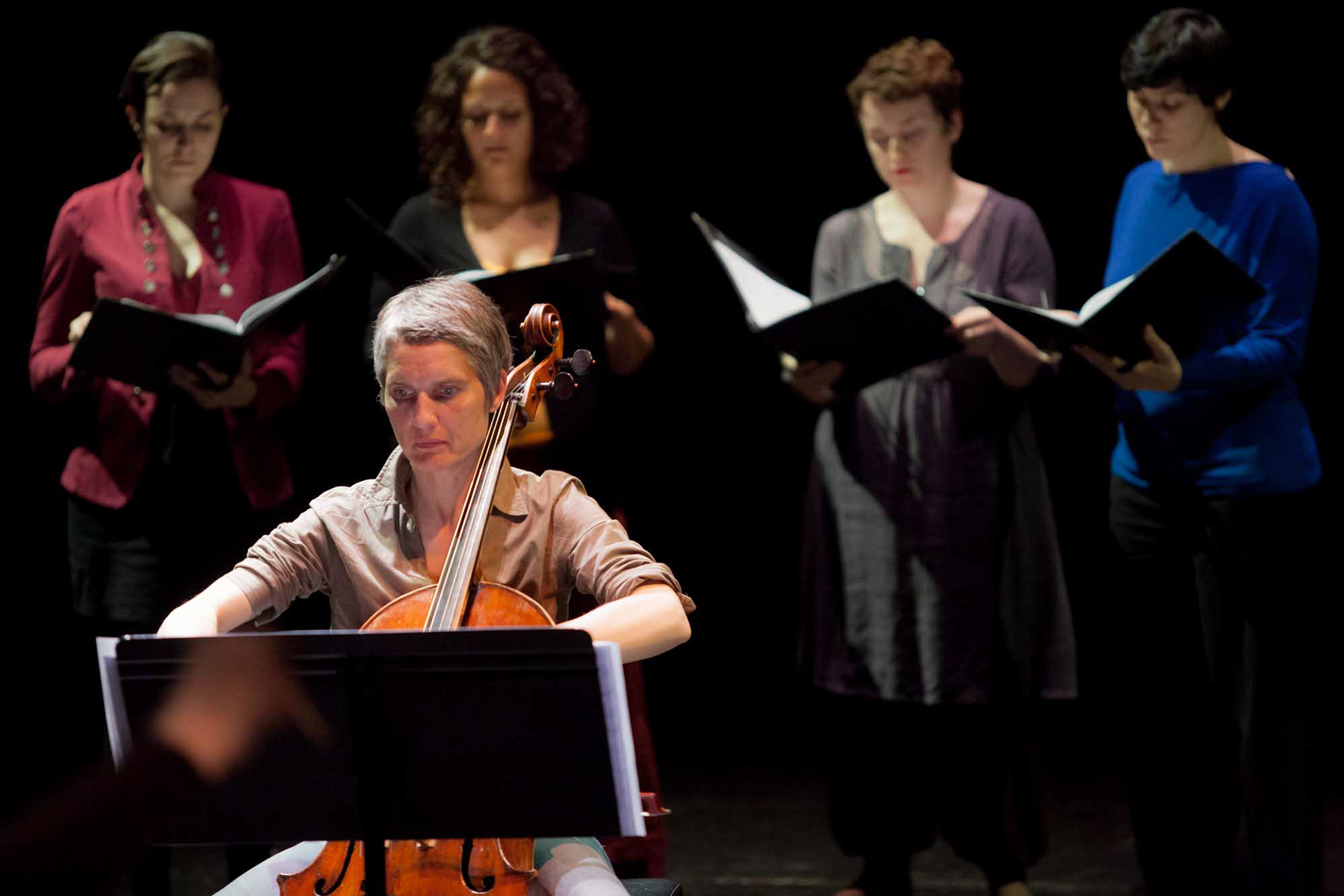 Revenante, pièces pour douze voix solistes, petit choeur et violoncelle