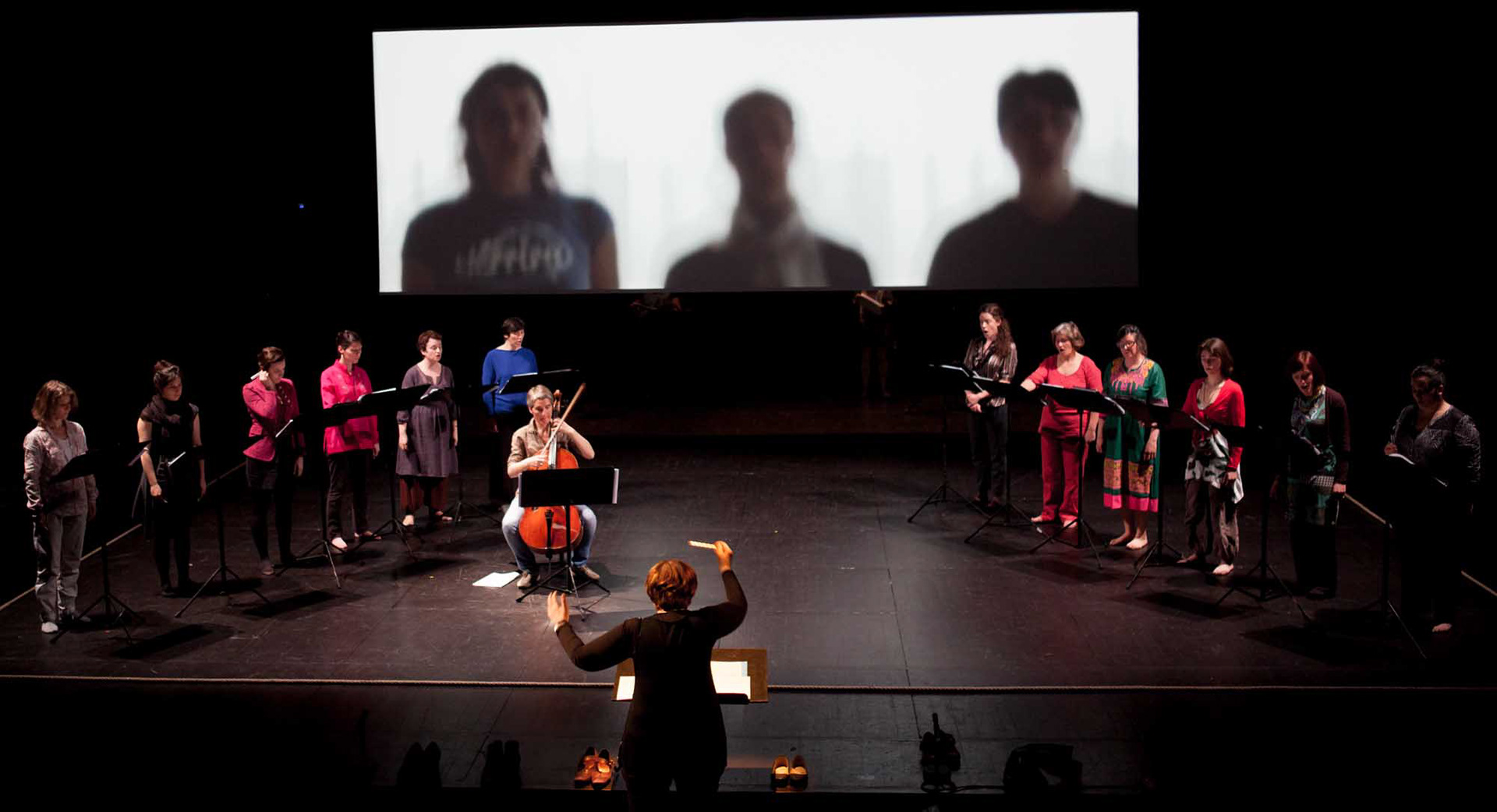 Revenante, pièces pour douze voix solistes, petit choeur et violoncelle