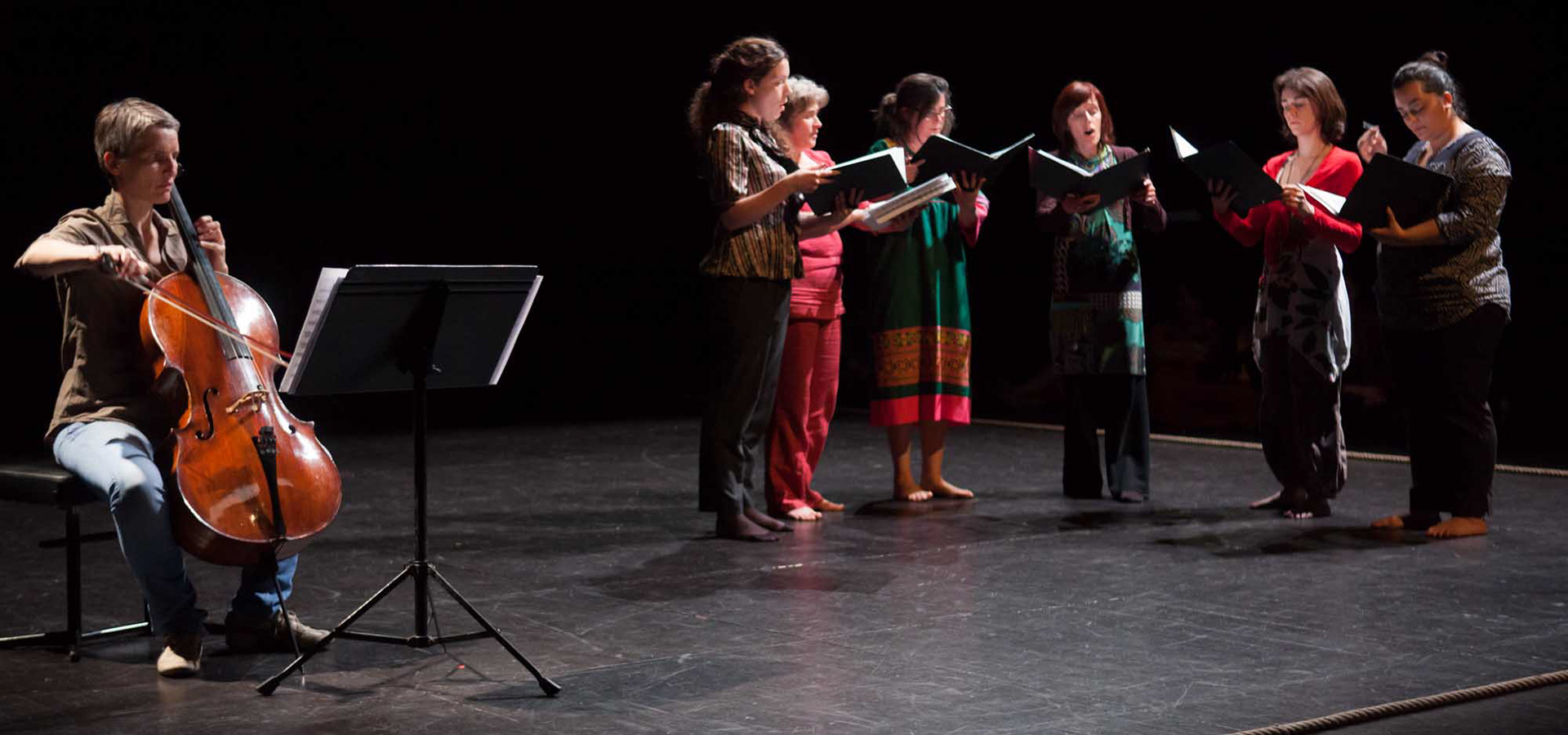 Revenante, pièces pour douze voix solistes, petit choeur et violoncelle