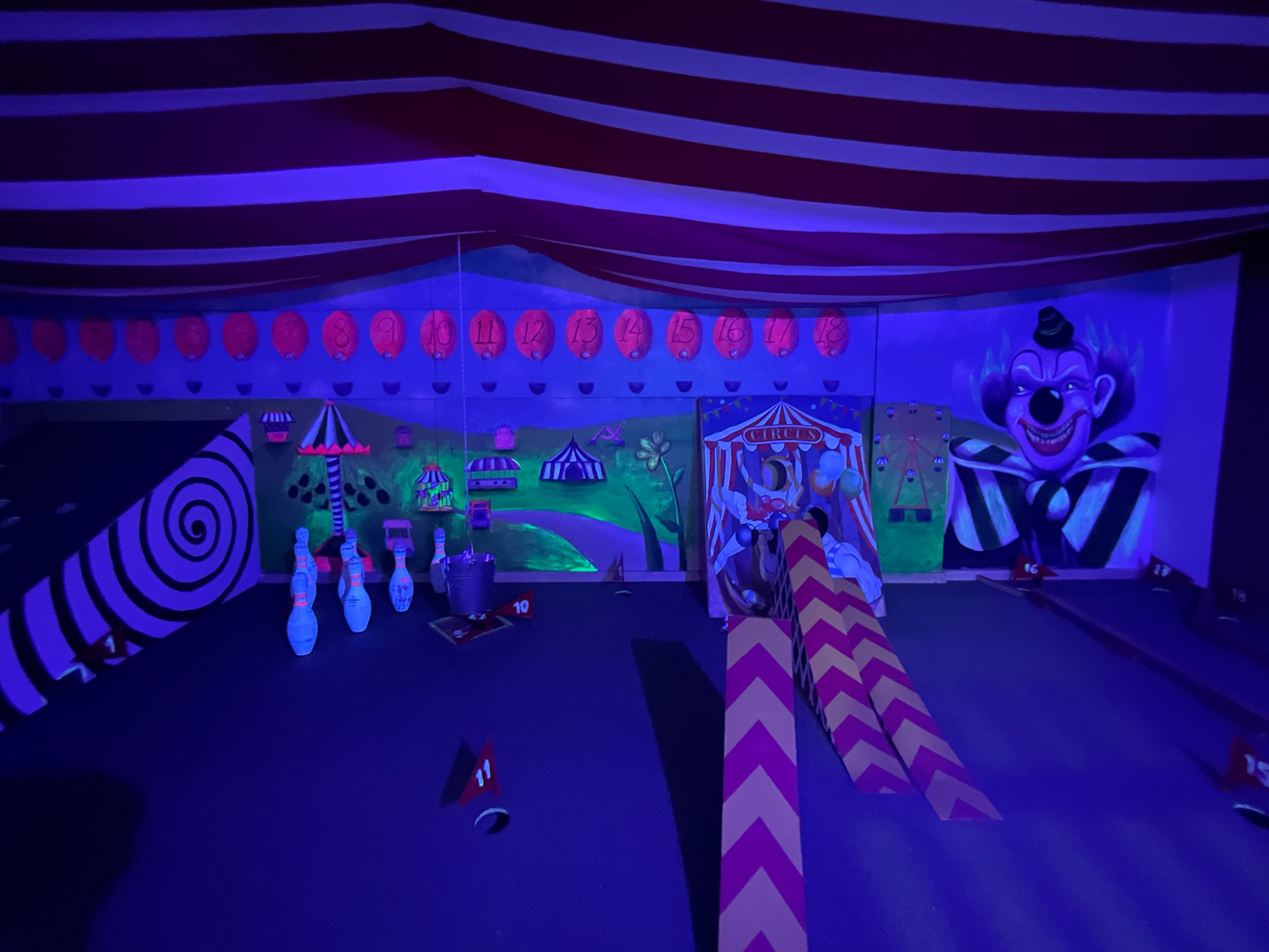 Carnival Mini Golf UV