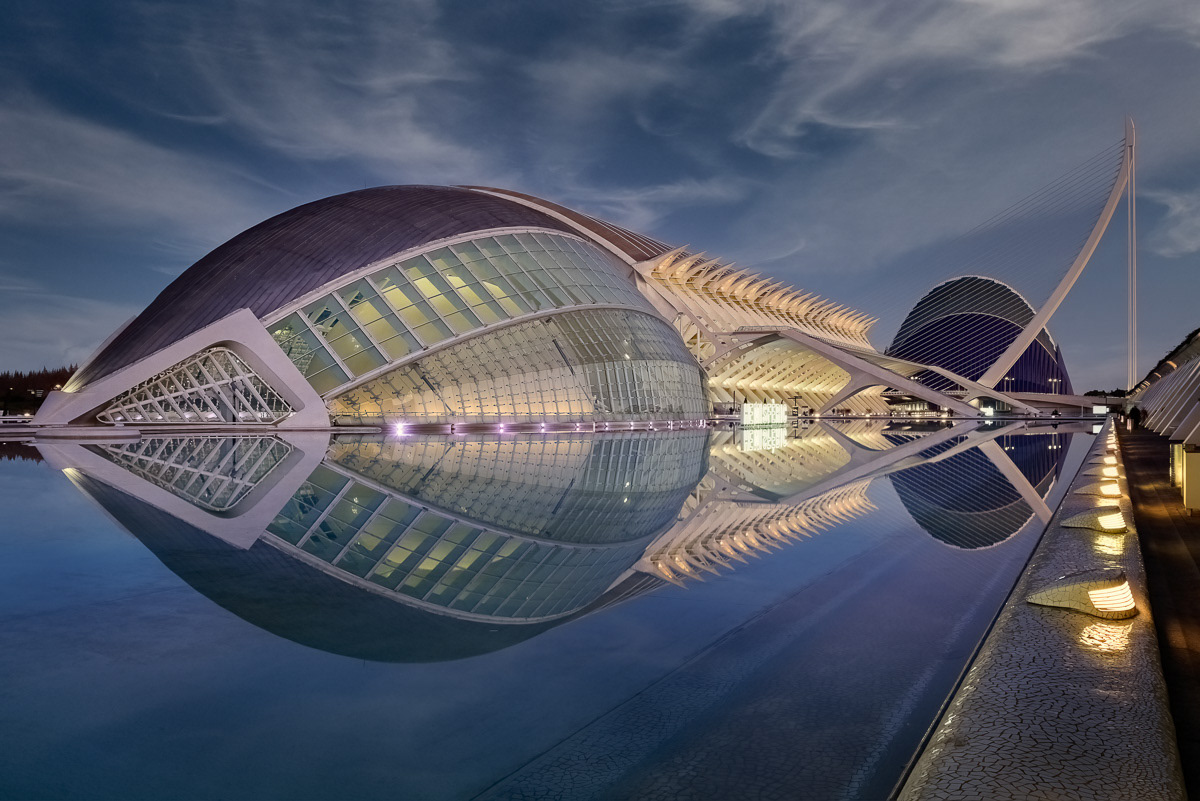 L'Hemisferic. Copyright © 2018-2021 David Romualdo | All Rights Reserved