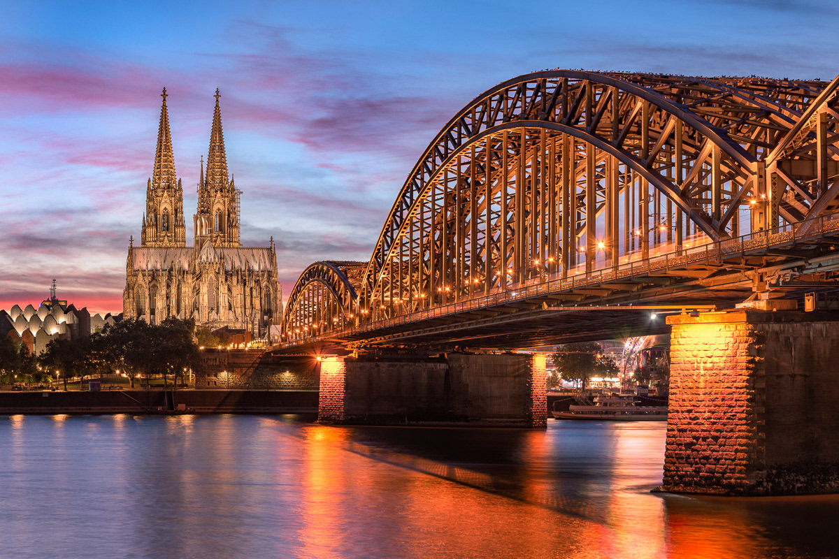 Hohenzollernbrücke. Copyright © 2018-2021 David Romualdo | All Rights Reserved