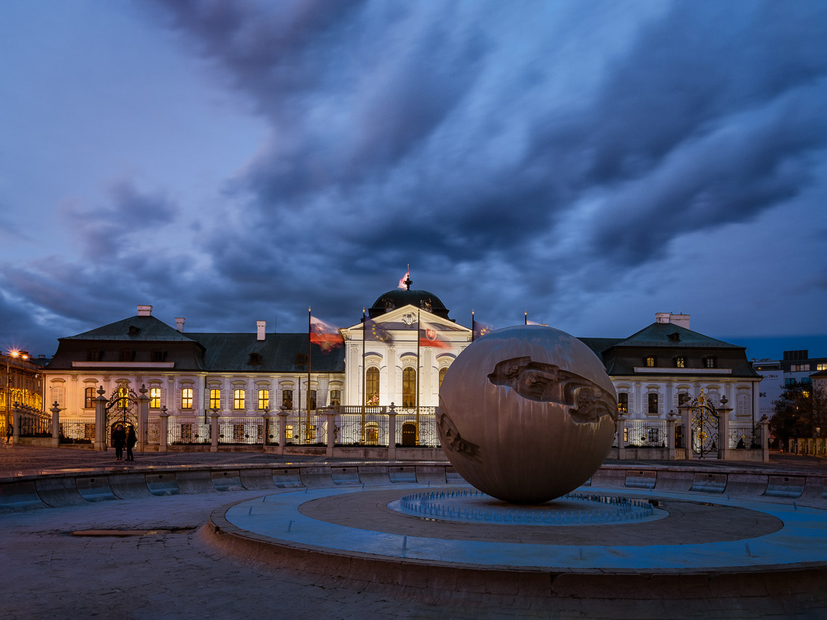 Presidential Palace. Copyright © 2018-2021 David Romualdo | All Rights Reserved