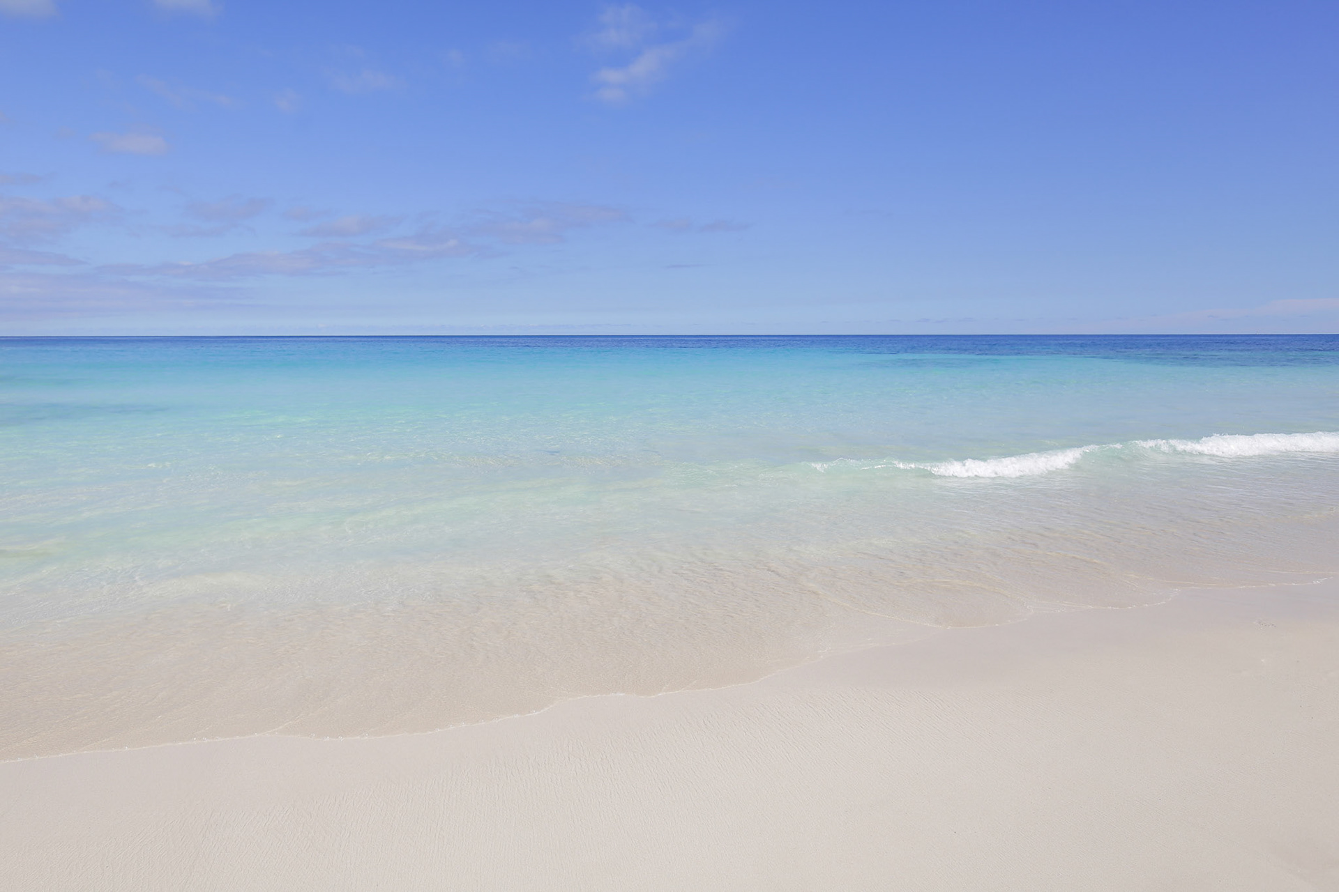 Perfect beach view. Ocean at sunny day.