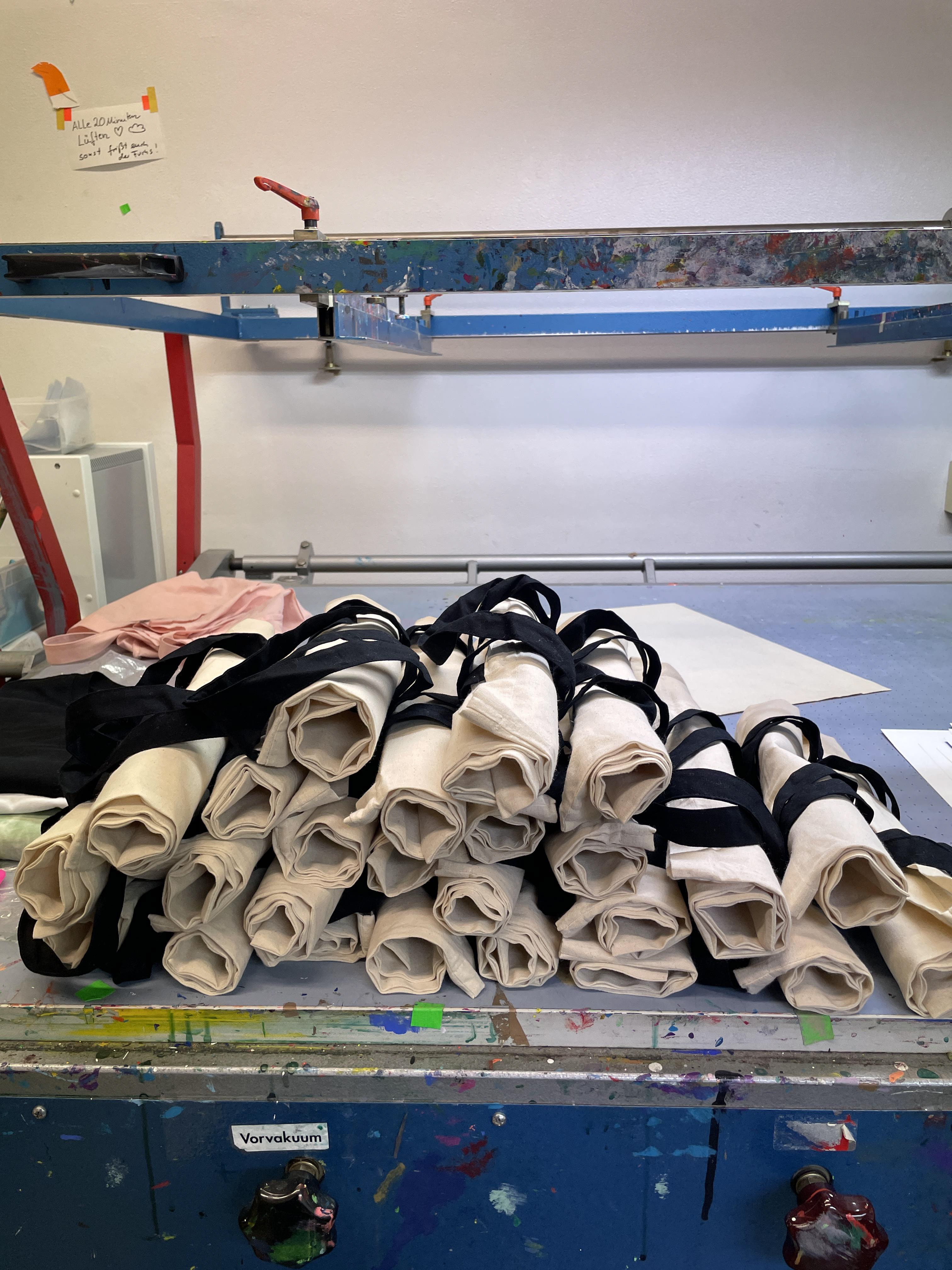 Design und Druck von Jutebeutel für den Merch einer Party.