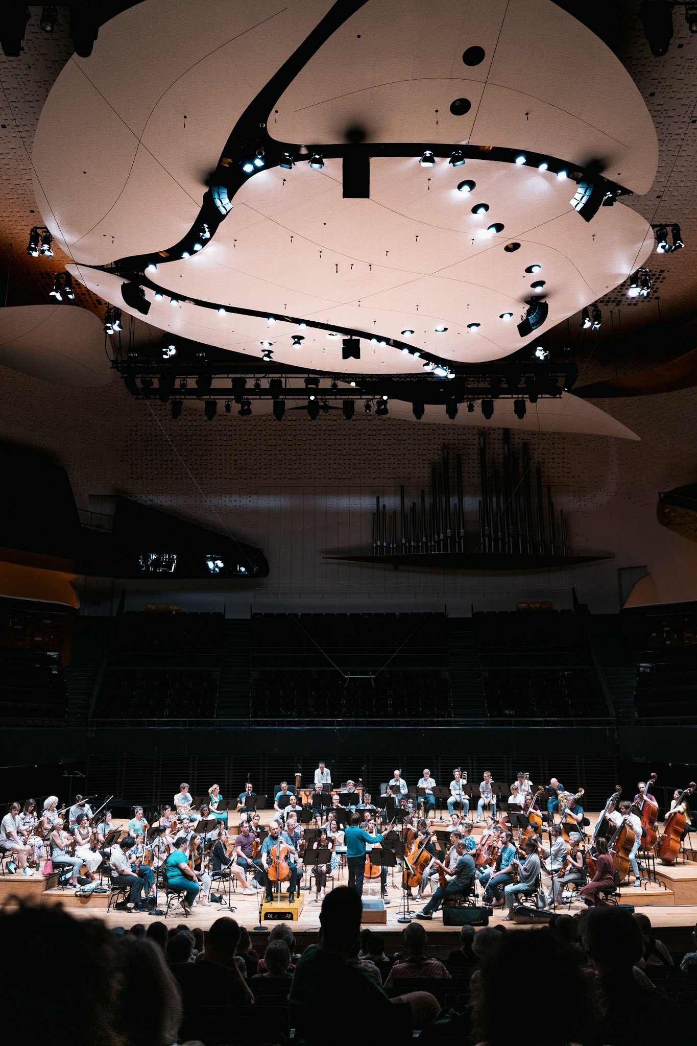 Orchestre de Paris à la Philharmonie de Paris. Anja BihlmaierTruls Mørk - Tower, Dvořák, Tchaïkovski