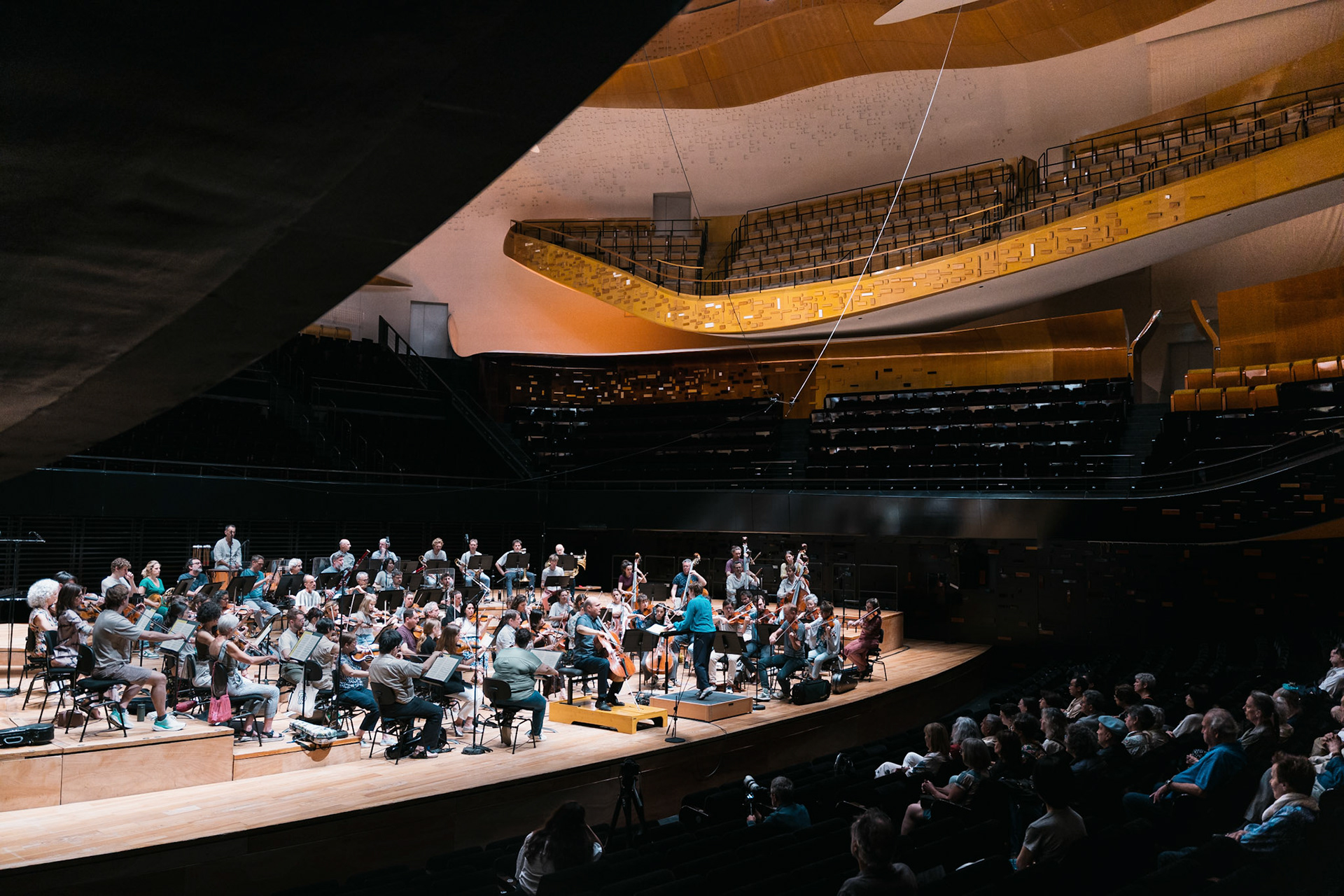 Orchestre de Paris à la Philharmonie de Paris. Anja BihlmaierTruls Mørk - Tower, Dvořák, Tchaïkovski