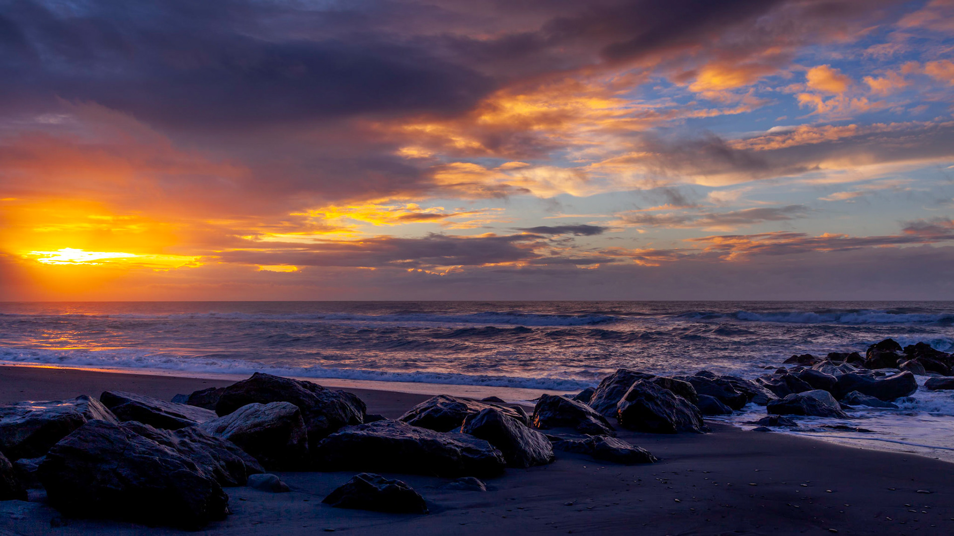 Sunset at Hokitika beach in New Zealand