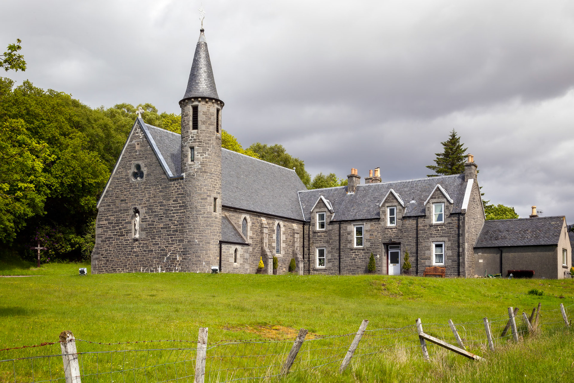 MORAR, SCOTTISH HIGHLANDS/UK - MAY 19 : Our Lady of Perpetual Succour &amp; St Cumin's RC Church by Loch Morar in the West Highlands of Scotland on May 19, 2011