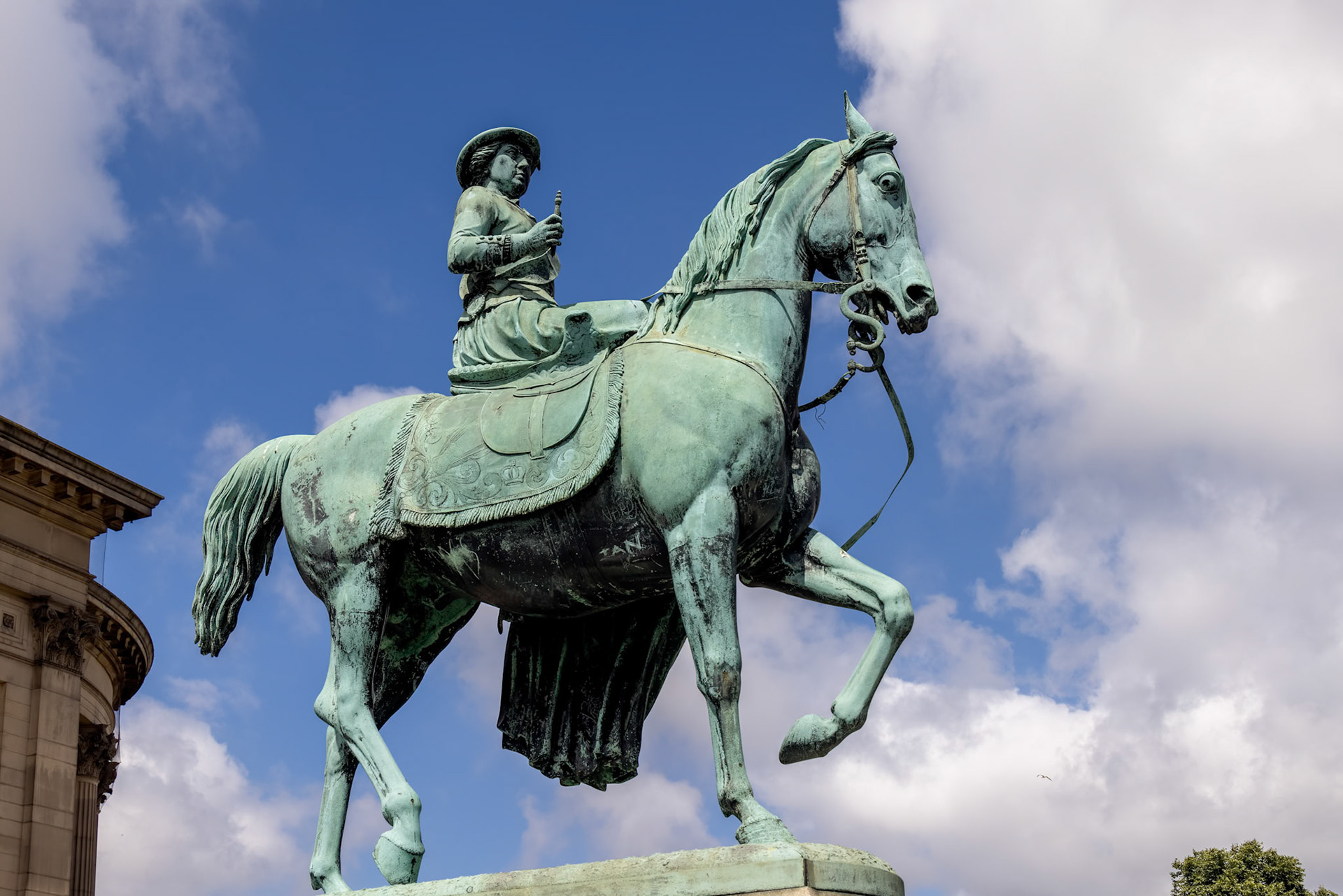 LIVERPOOL, UK - JULY 14 : Statue of Queen Victoria outside St Georges Hall in Liverpool, England UK on July 14, 2021