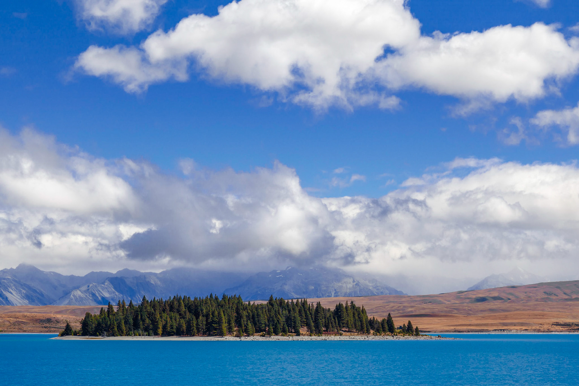 Scenic view of colourful Lake Tekapo