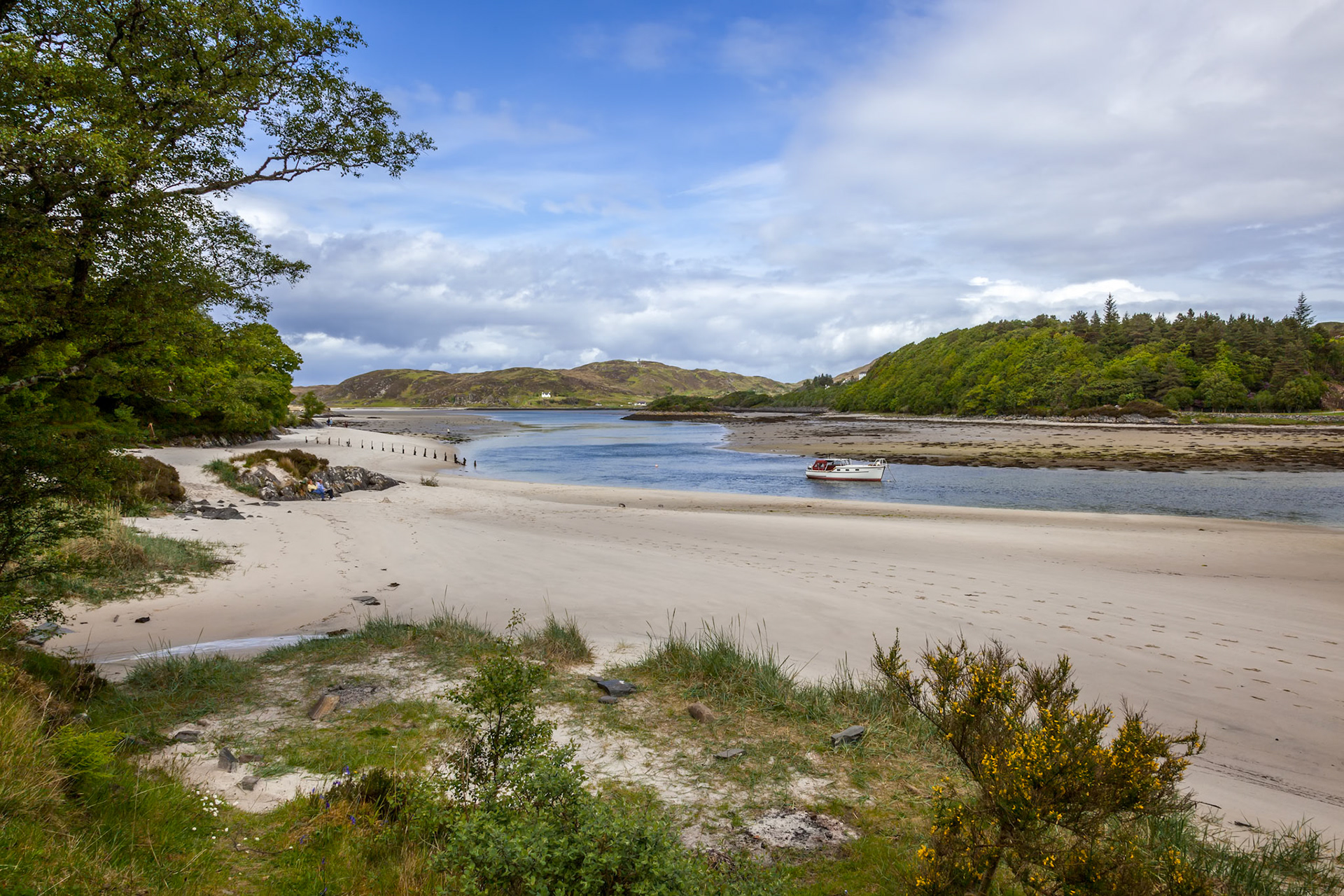 MORAR ESTUARY, SCOTTISH HIGHLANDS/UK - MAY 19 : Taking a break from the boat in the estuary of Morar Bay in the West Highlands of Scotland on May 19, 2011. Unidentified people