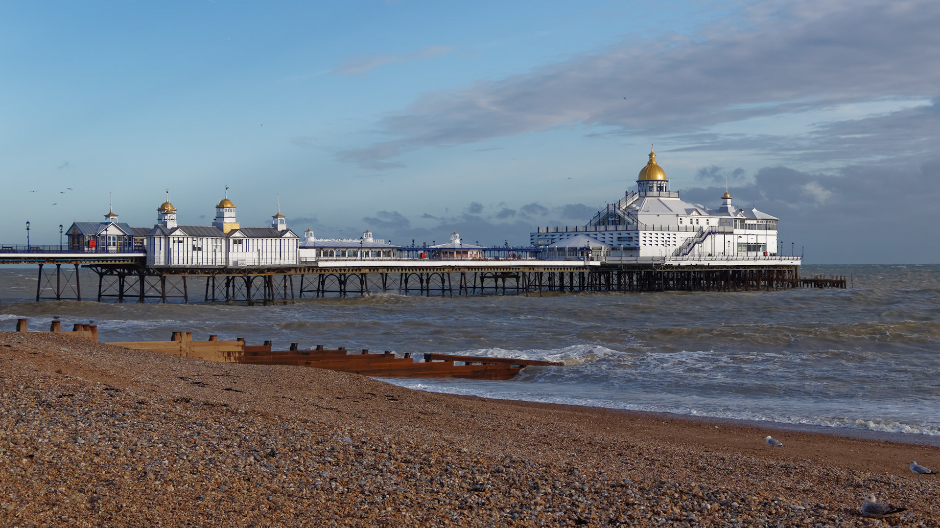 EASTBOURNE, EAST SUSSEX/UK - JANUARY 7 : View of Eastbourne Pier in East Sussex on January 7, 2018