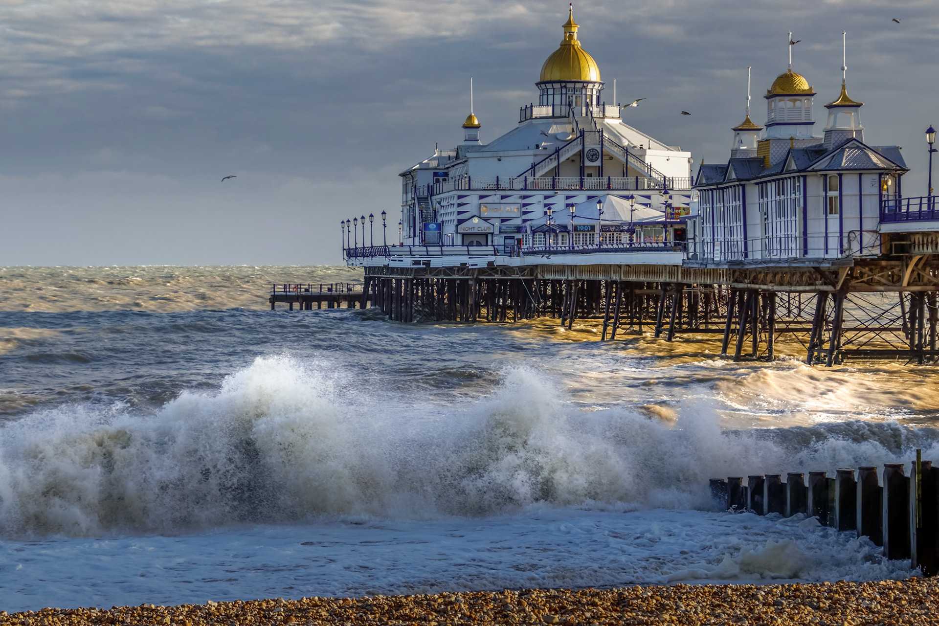 EASTBOURNE, EAST SUSSEX/UK - JANUARY 7 : View of Eastbourne Pier in East Sussex on January 7, 2018