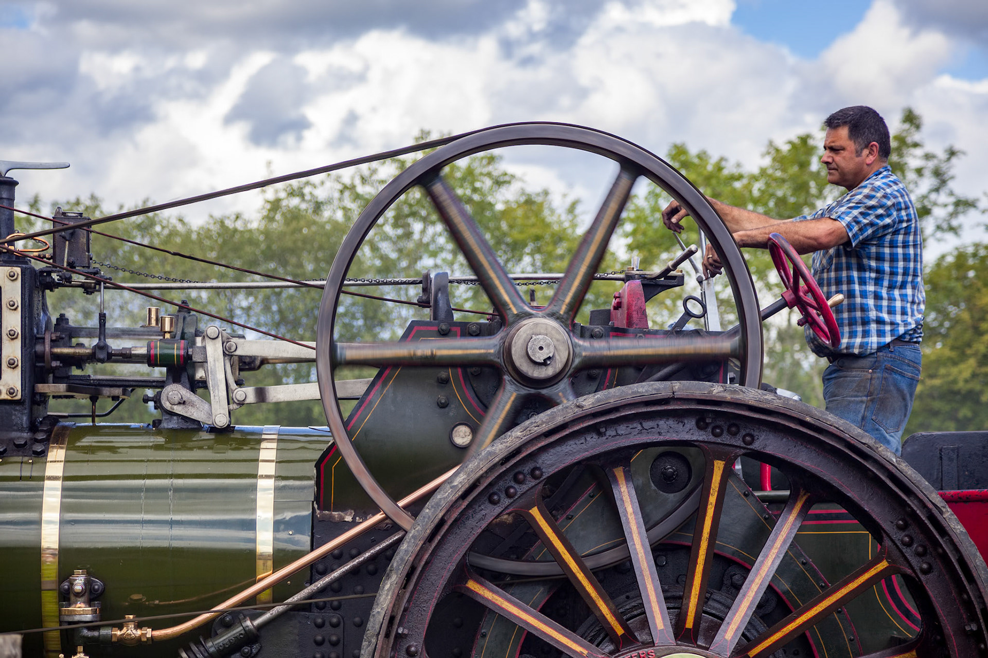 RUDGWICK, SUSSEX/UK - AUGUST 27 : Traction engine at Rudgwick Steam Fair in Rudgwick Sussex on August 27, 2011. Unidentified man.